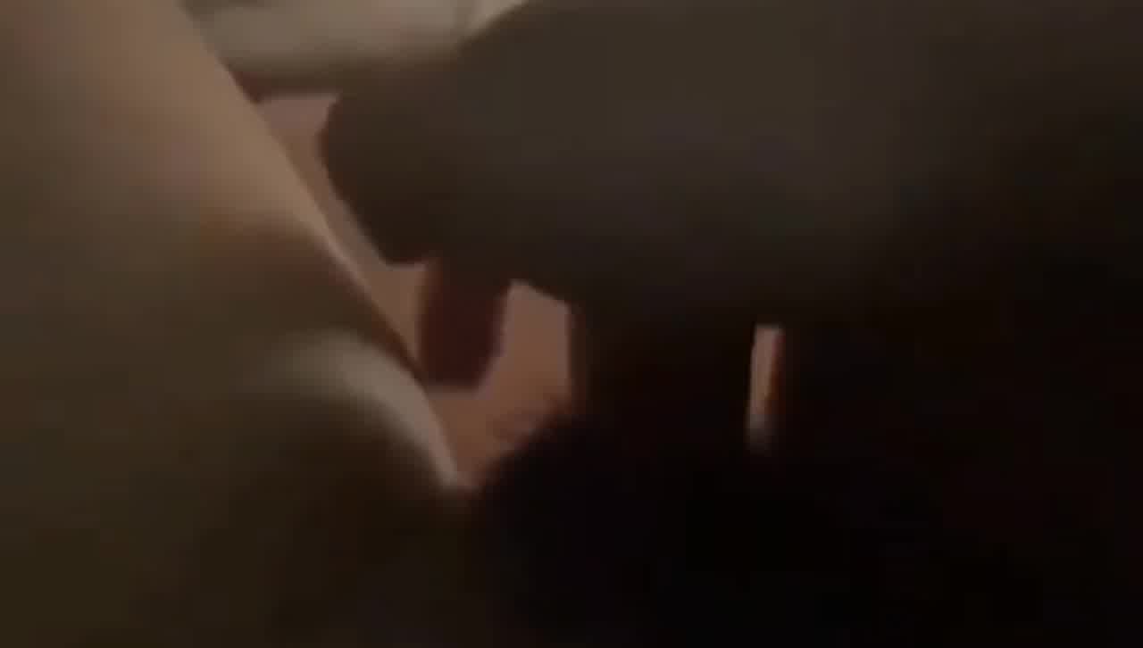  痒的难受，自己扣一下，下面都拉丝了 的剧照5