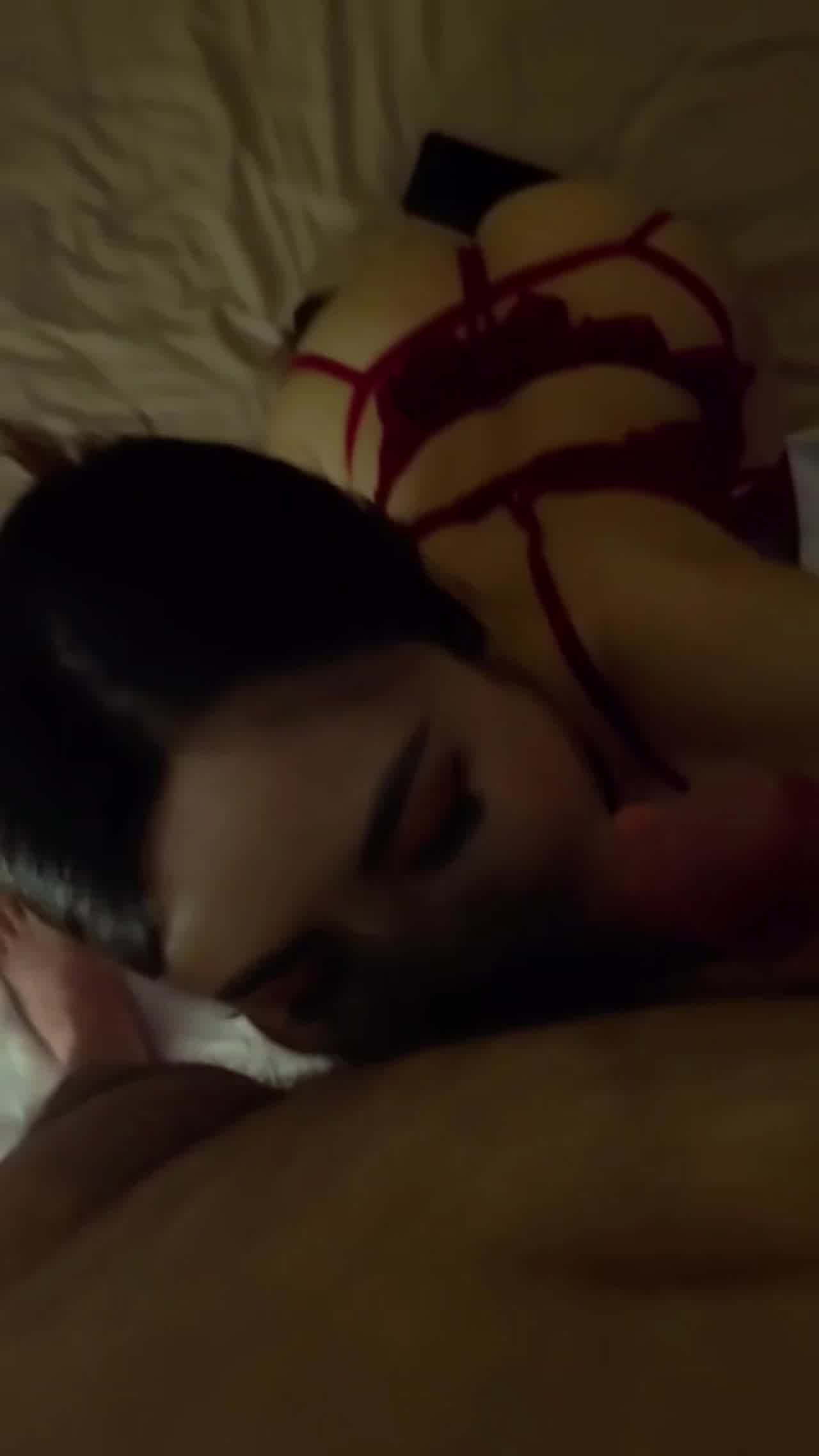  我家媳妇在我面前扭，受不了想干死她 的剧照5