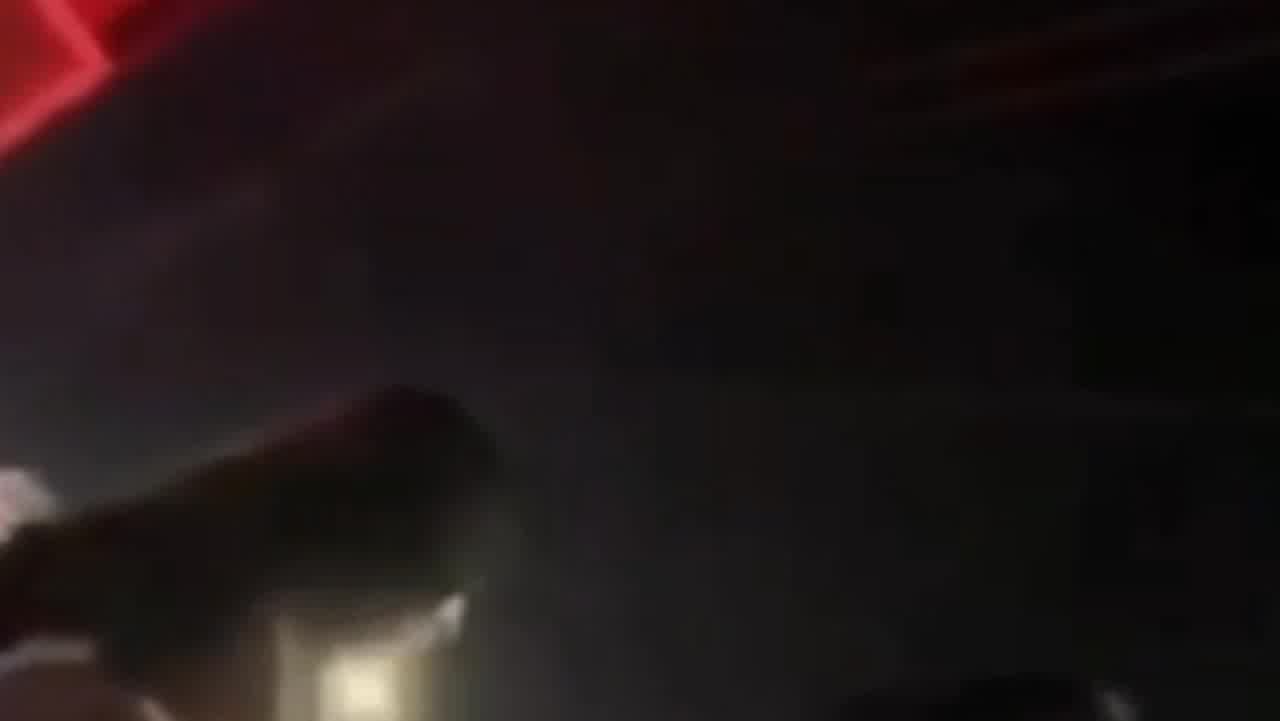  站街女随便挑，选了个不错御姐，到小房间开操，口硬双腿肩上扛爆操 的剧照9