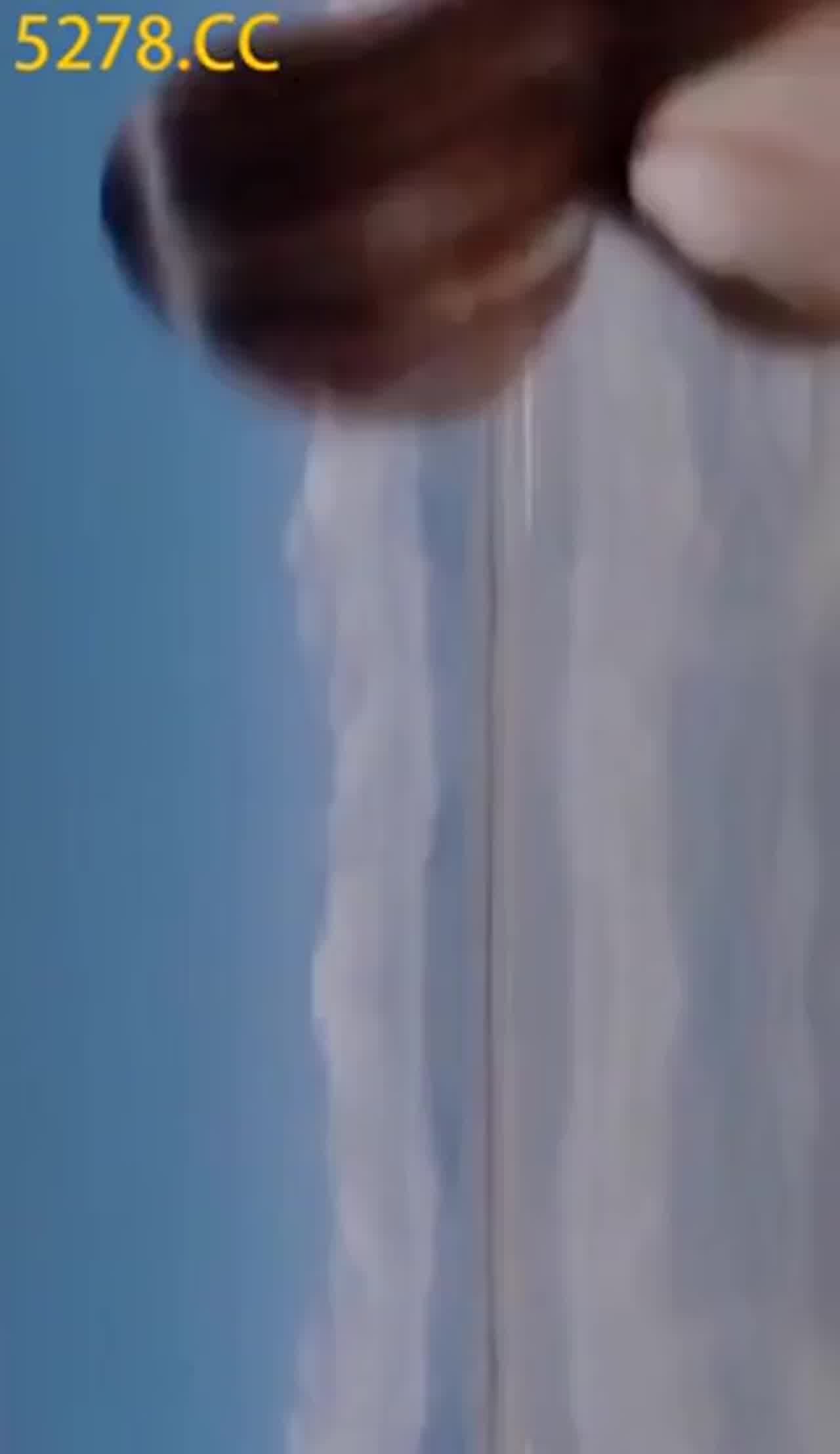  极品正妹和男友性爱私拍，深喉跪舔情趣黑丝啪啪完美露脸 的剧照2