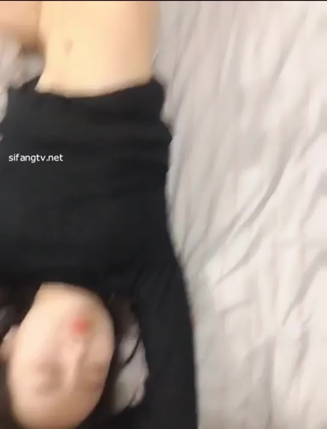  超靓美女大尺度性爱私拍 的剧照2