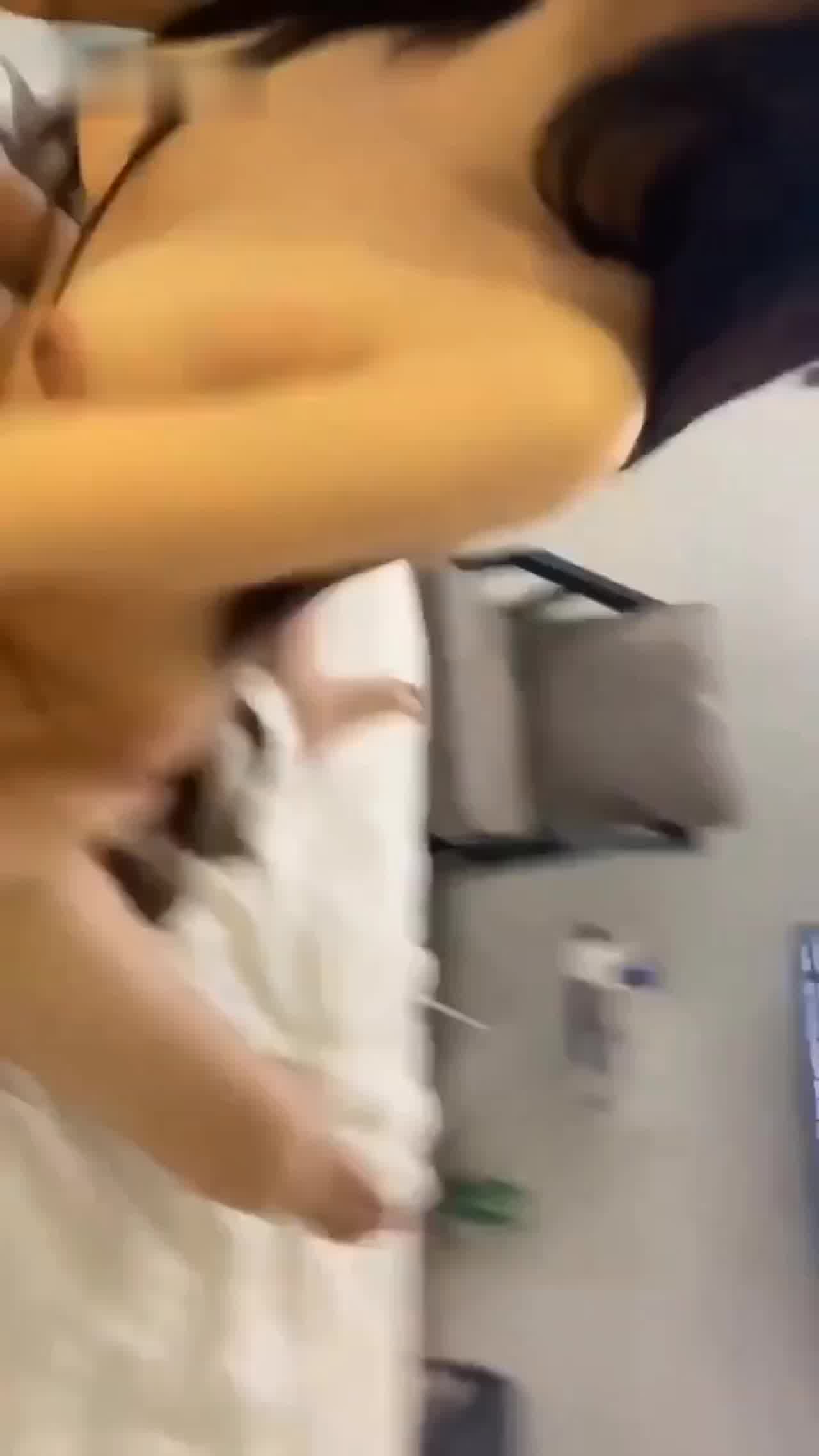  年纪轻轻就这么饥渴了 的剧照7