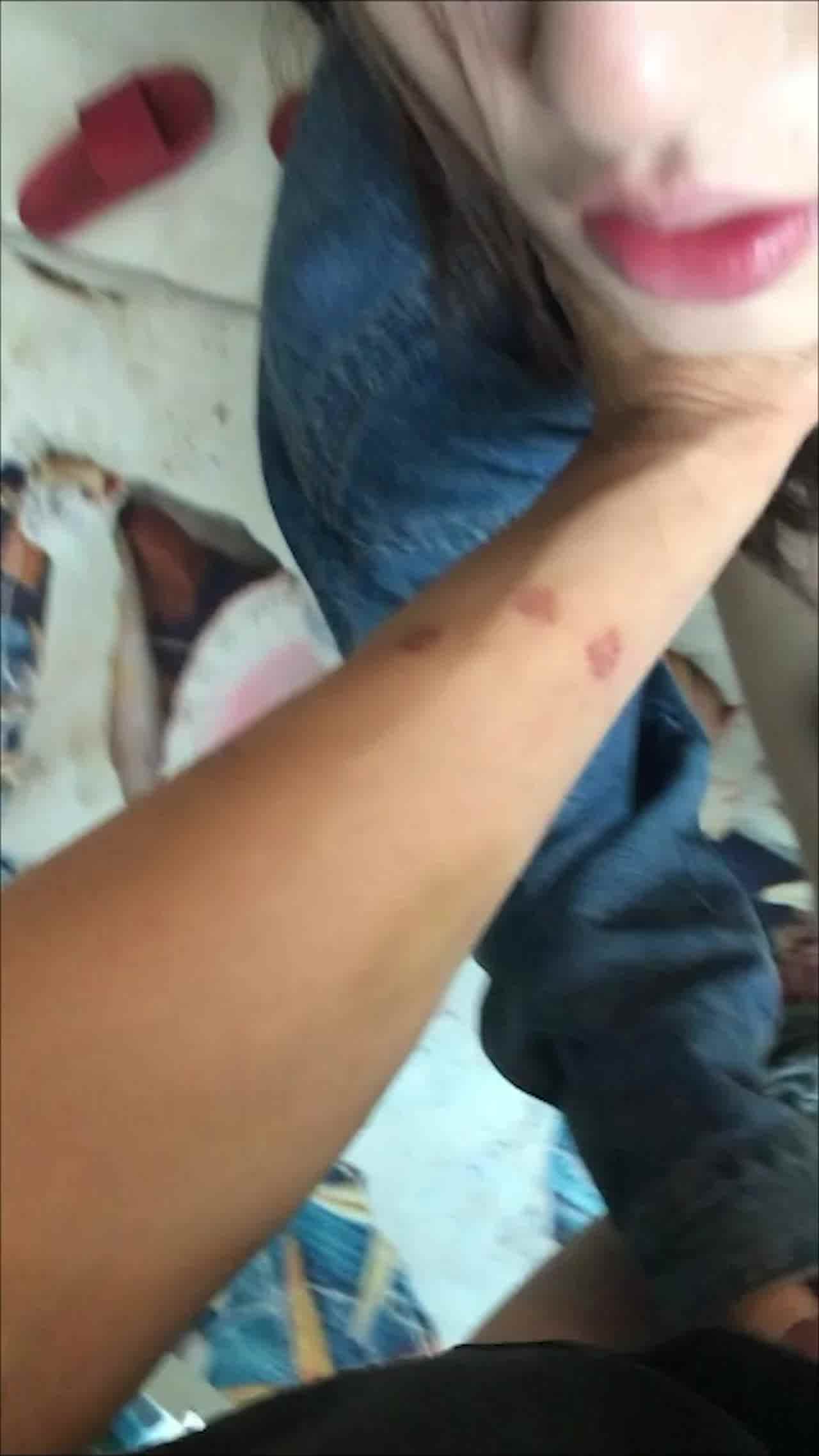  【云盘高质露脸泄密】，美院拜金，高颜值小姐姐，沦为富家少爷性宠，户外野战，黑丝啪啪，商场换衣间性爱 的剧照4