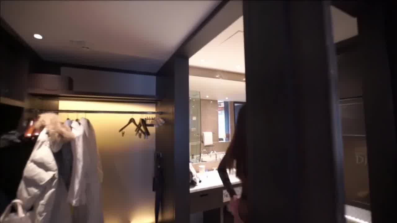  【果哥】气质模特刘x然跪着给摄影师吃屌 的剧照5