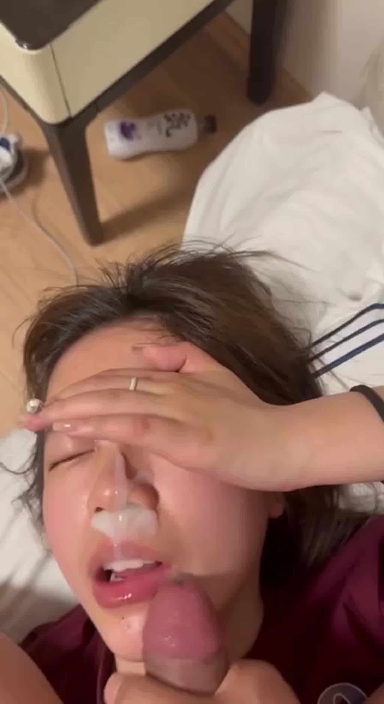  嗳呀! 精华都射到鼻孔里了啦!! 的剧照5