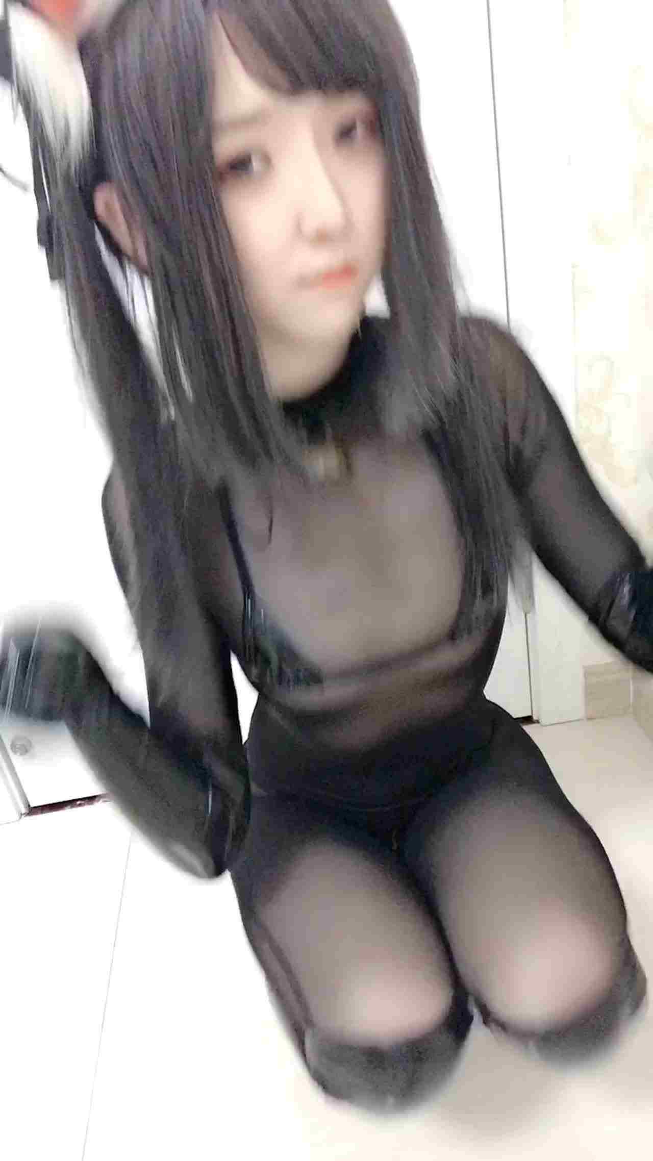  刮掉阴毛的我与捡到的小野猫 的剧照8