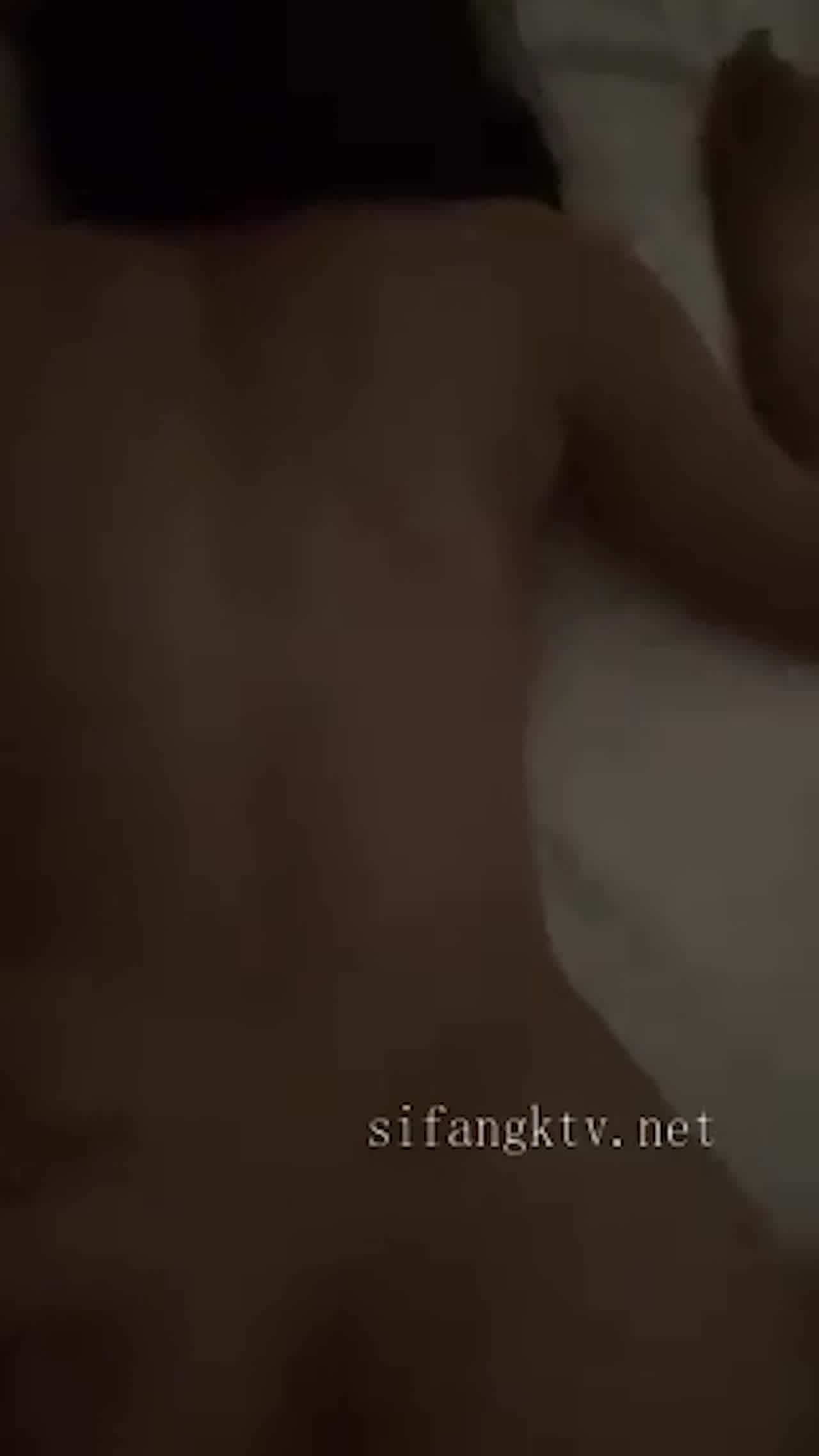  网红约啪调教美女都被征服了 的剧照5