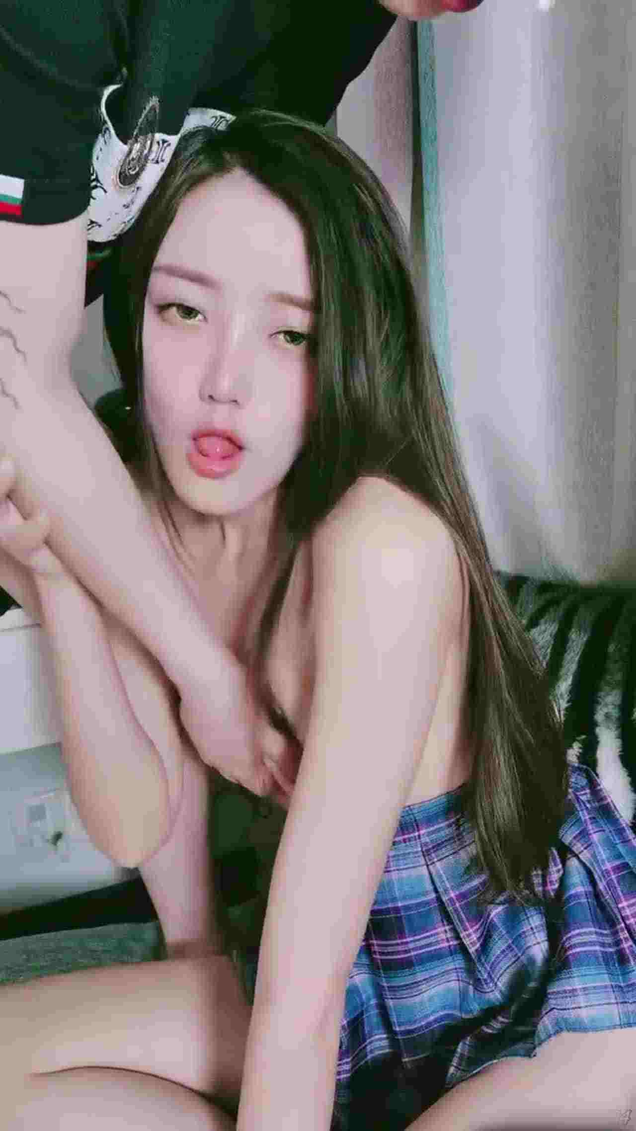  顶级直播正妹口交精华 的剧照3