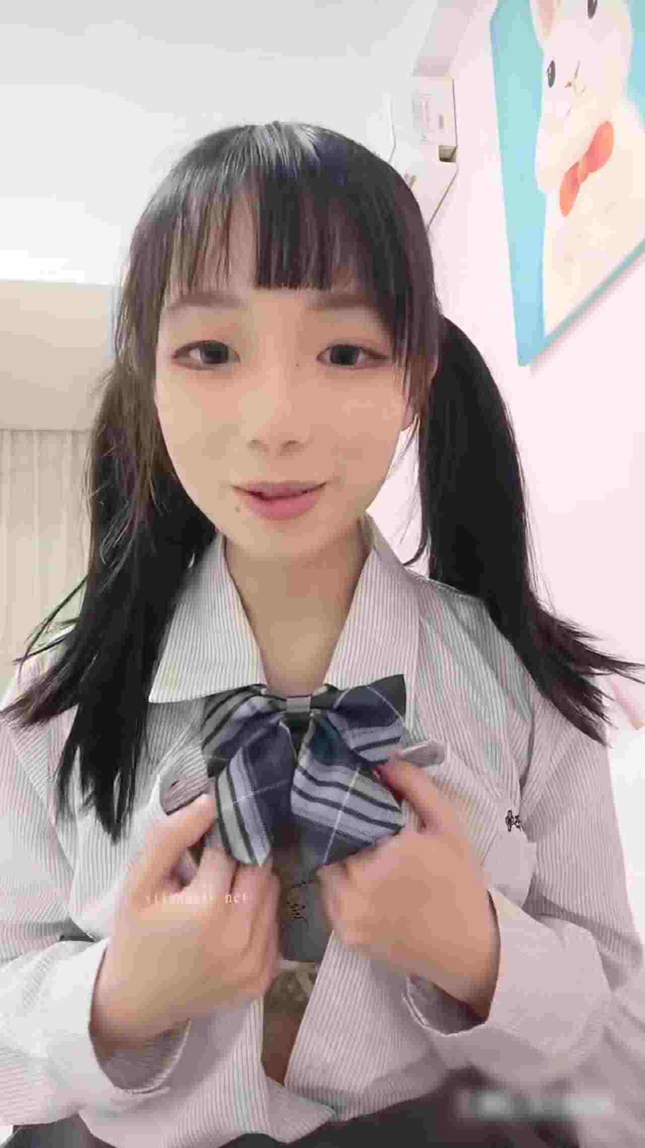  可爱双马尾主播反差感音嗓穿着学生制服自慰 的剧照6