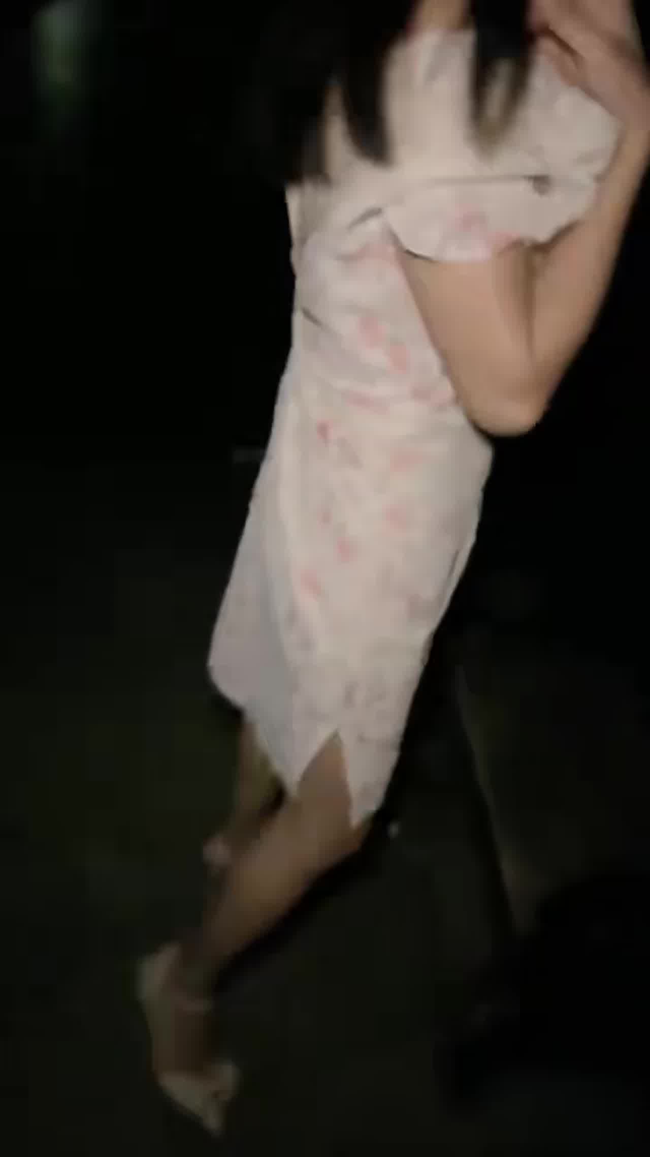  姊夫带水水的小姨子到公园啪啪 户外野战时刻怕被别人发现 的剧照4