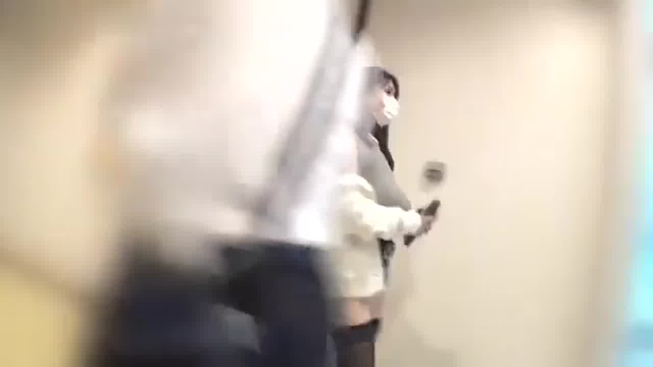  这奶子大到都快垂地了 的剧照4