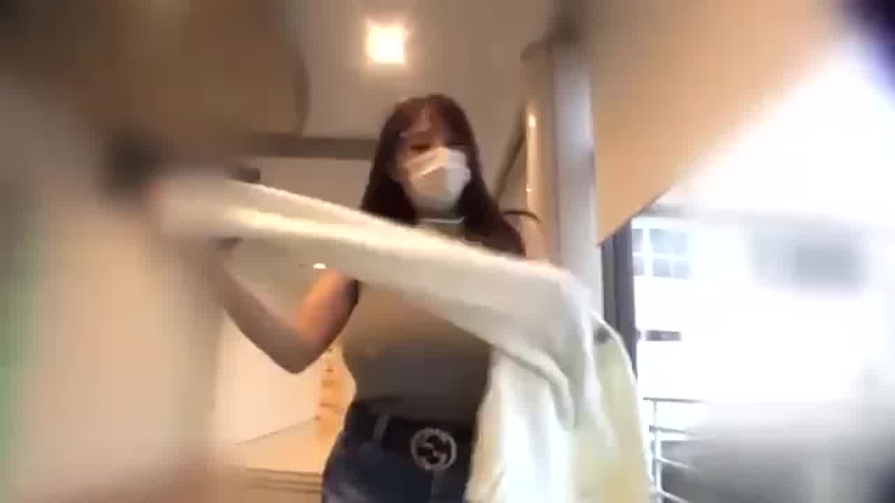  这奶子大到都快垂地了 的剧照6