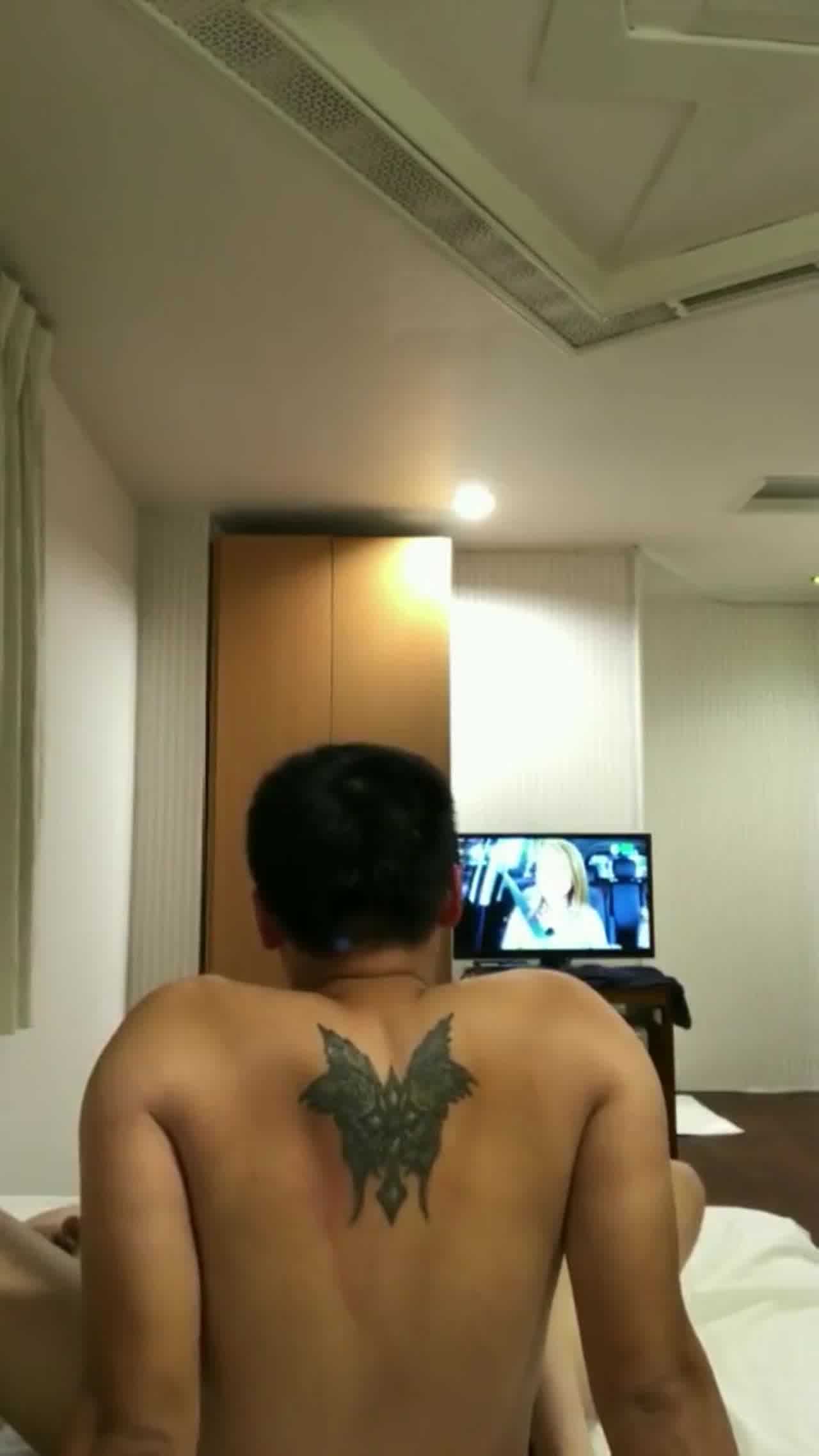  骑在上面挑逗奶子 的剧照1