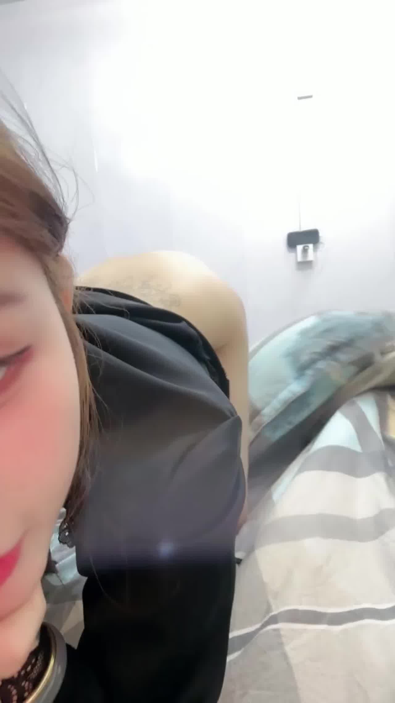  【鸡巴放到逼上都硬不起来，口了10分钟鸡巴还是软的】把女主都气笑了，超高颜值06年小姐姐，男友太废物 的剧照10