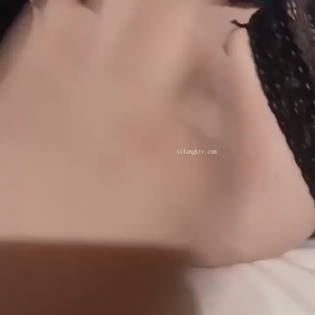  母狗献出肥穴随便主人玩 的剧照5