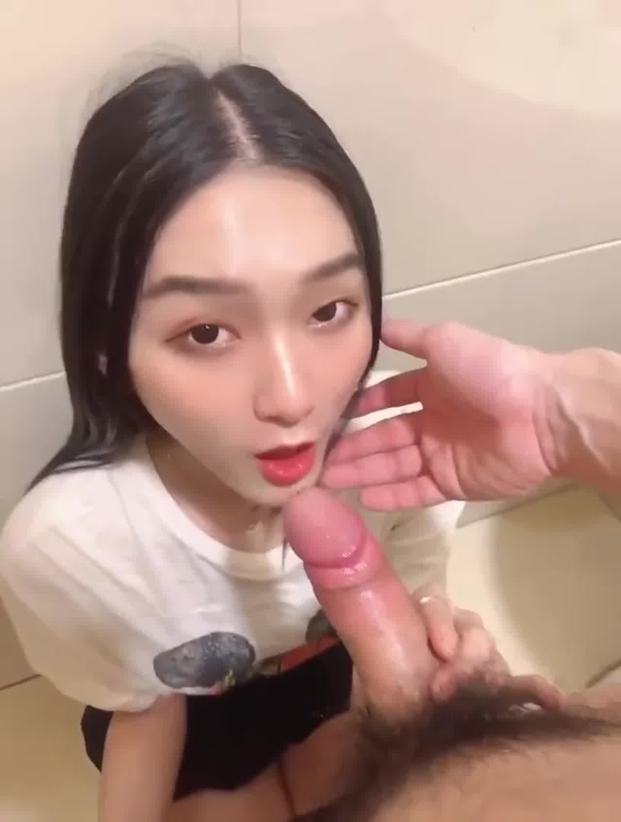  约操极品日系妹子灵魂口交 的剧照8