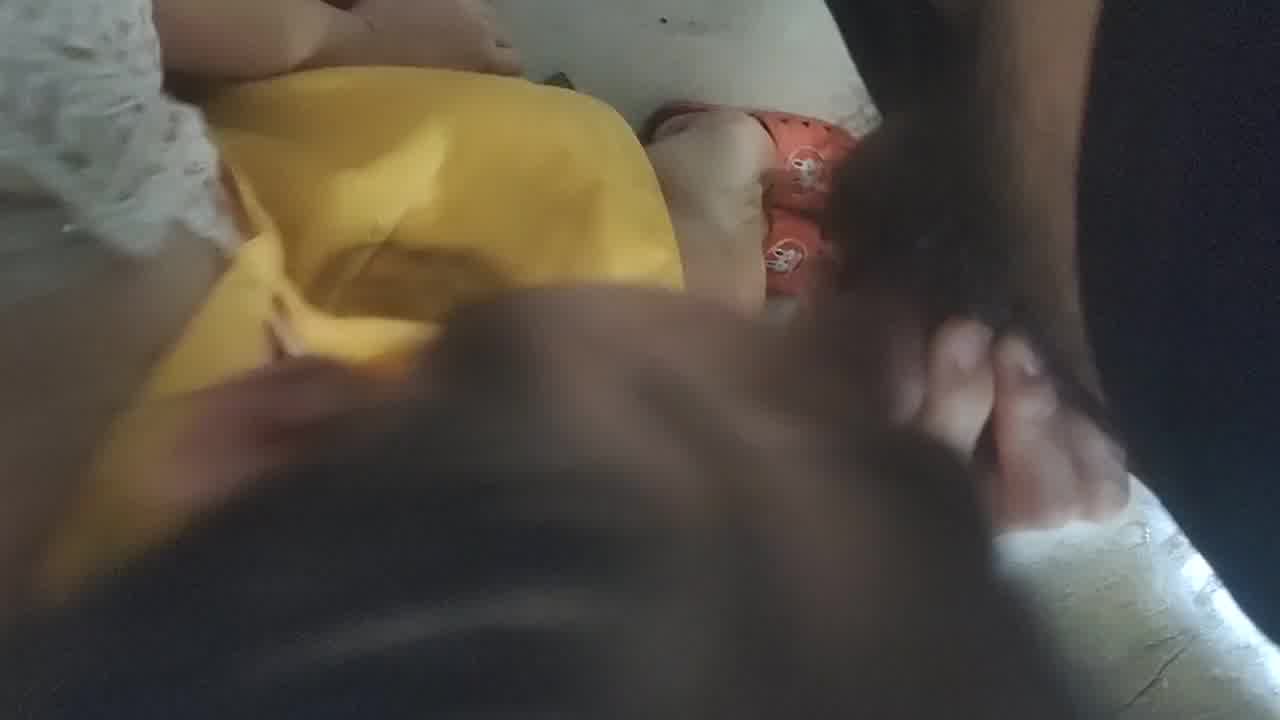  老婆在店里帮口交 的剧照1