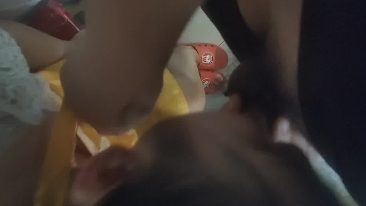  老婆在店里帮口交 的剧照9