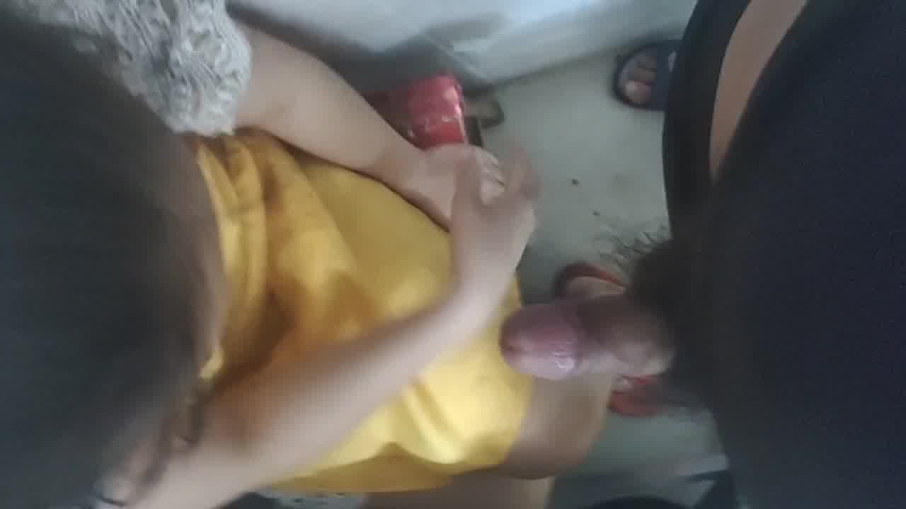  老婆在店里帮口交 的剧照10