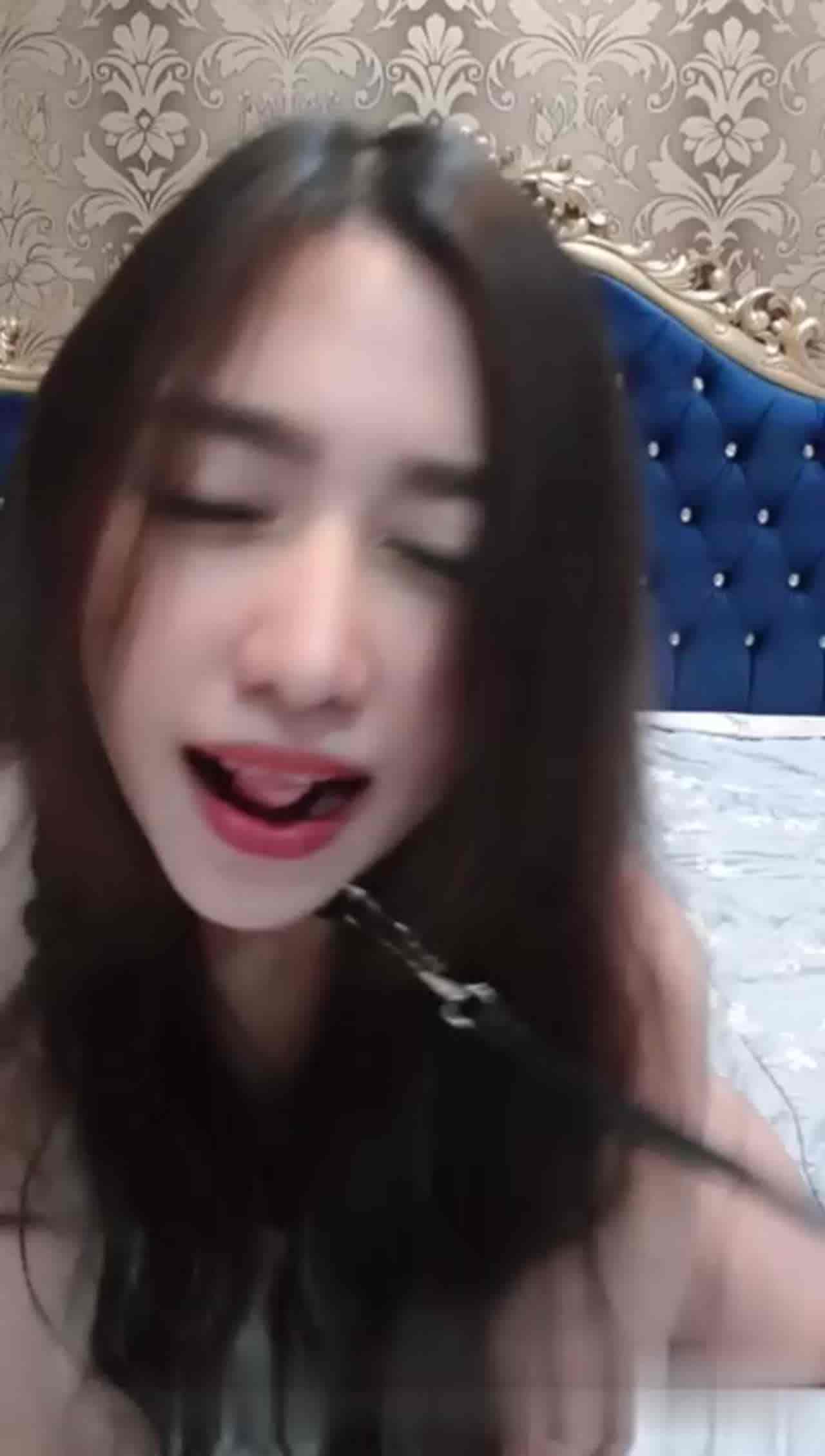  主人热情的母狗骑乘 的剧照1