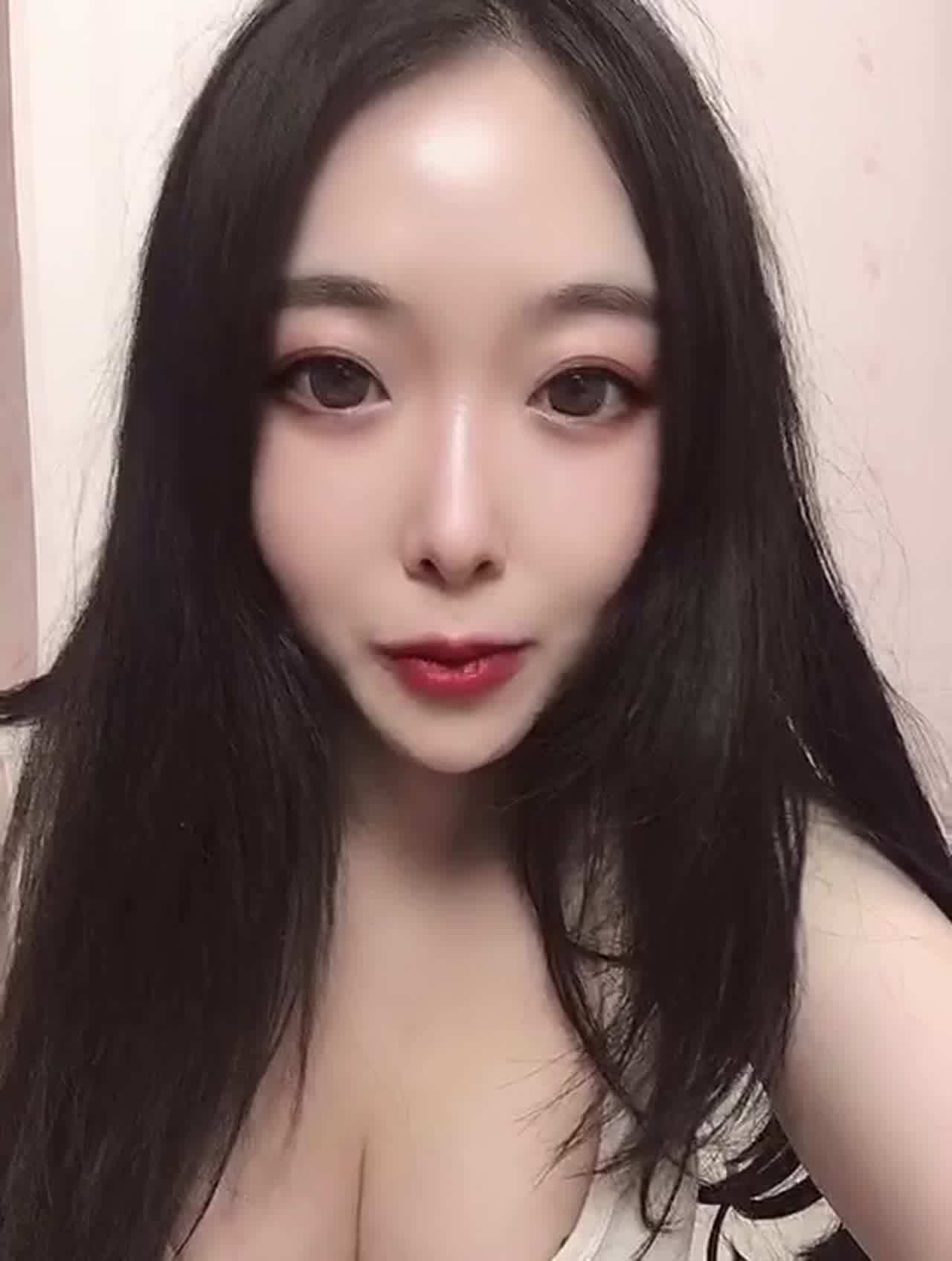  我是梦梦，喜欢我的小哥哥可以多多支持，可深入交流 内容 的剧照3