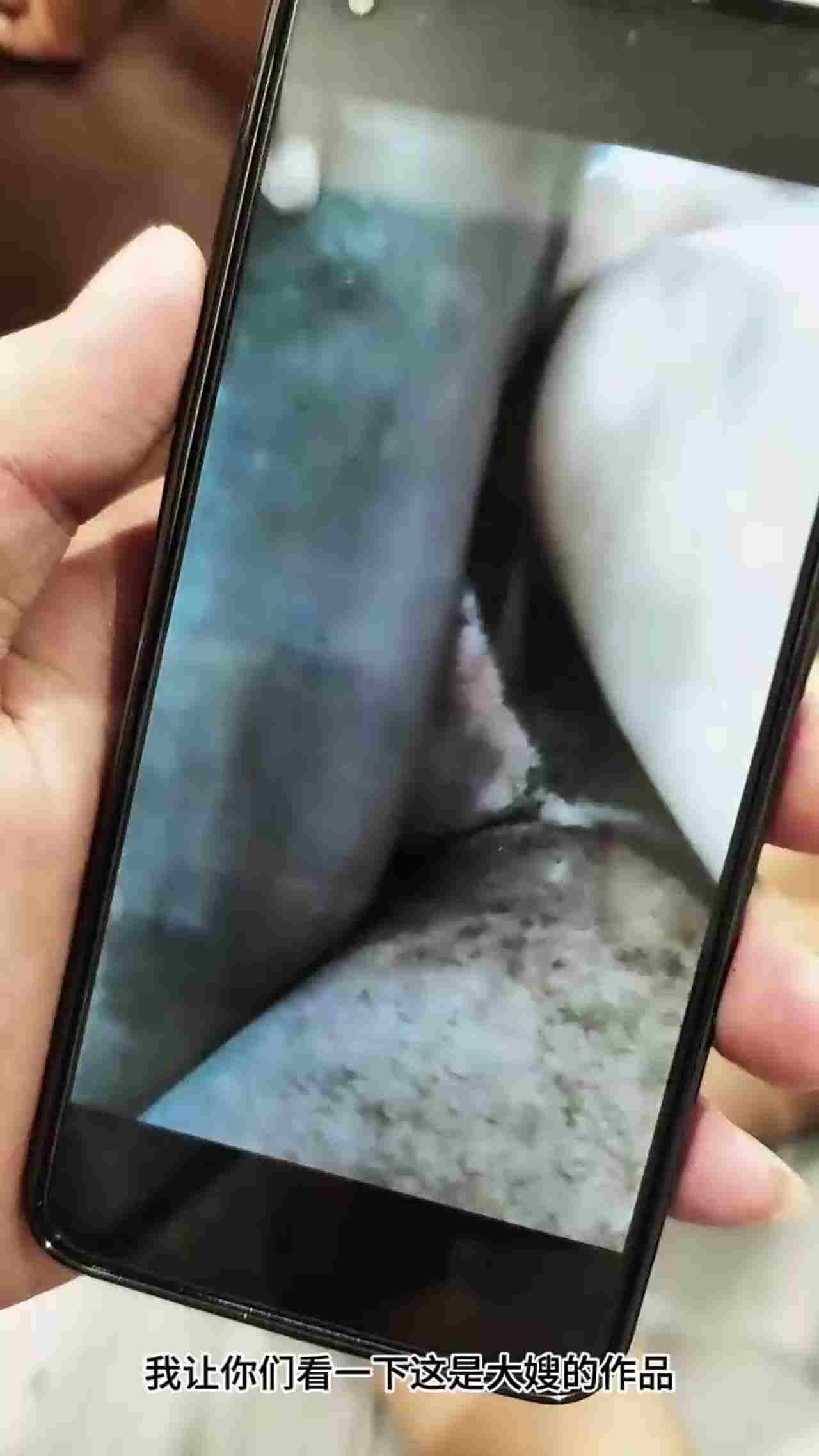  强烈推荐【超顶❤️媚黑母狗】黑鬼猛兽3P轮艹广西白皙人妻，黑粗大屌爆艹淫女，轮番打桩攻穴，无套内射桩 的剧照3