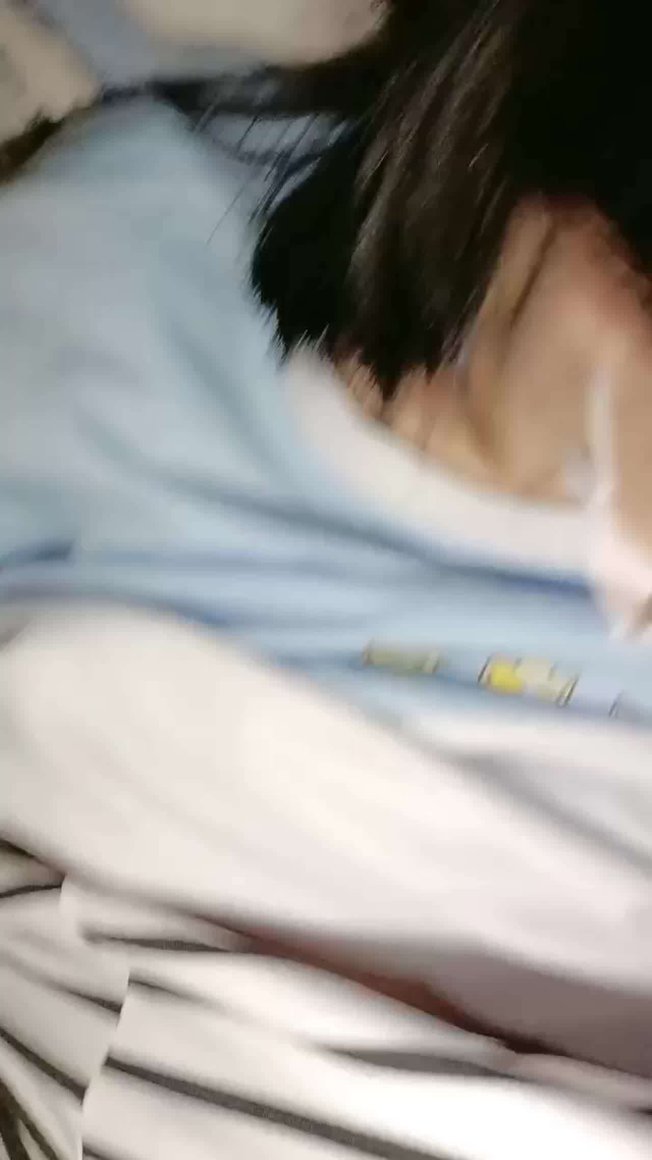  对白有趣！操宝贝的逼嘴里喊着不要 内射身体却很诚实爱上肉棒了！ 的剧照3