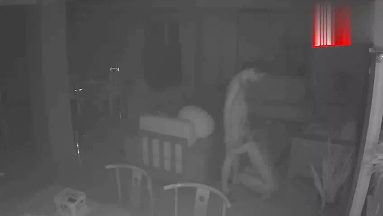  乌鲁木齐少妇和隔壁老王偷,情不料家里居然偷偷装了摄像头惨遭曝光！！！ 的剧照2