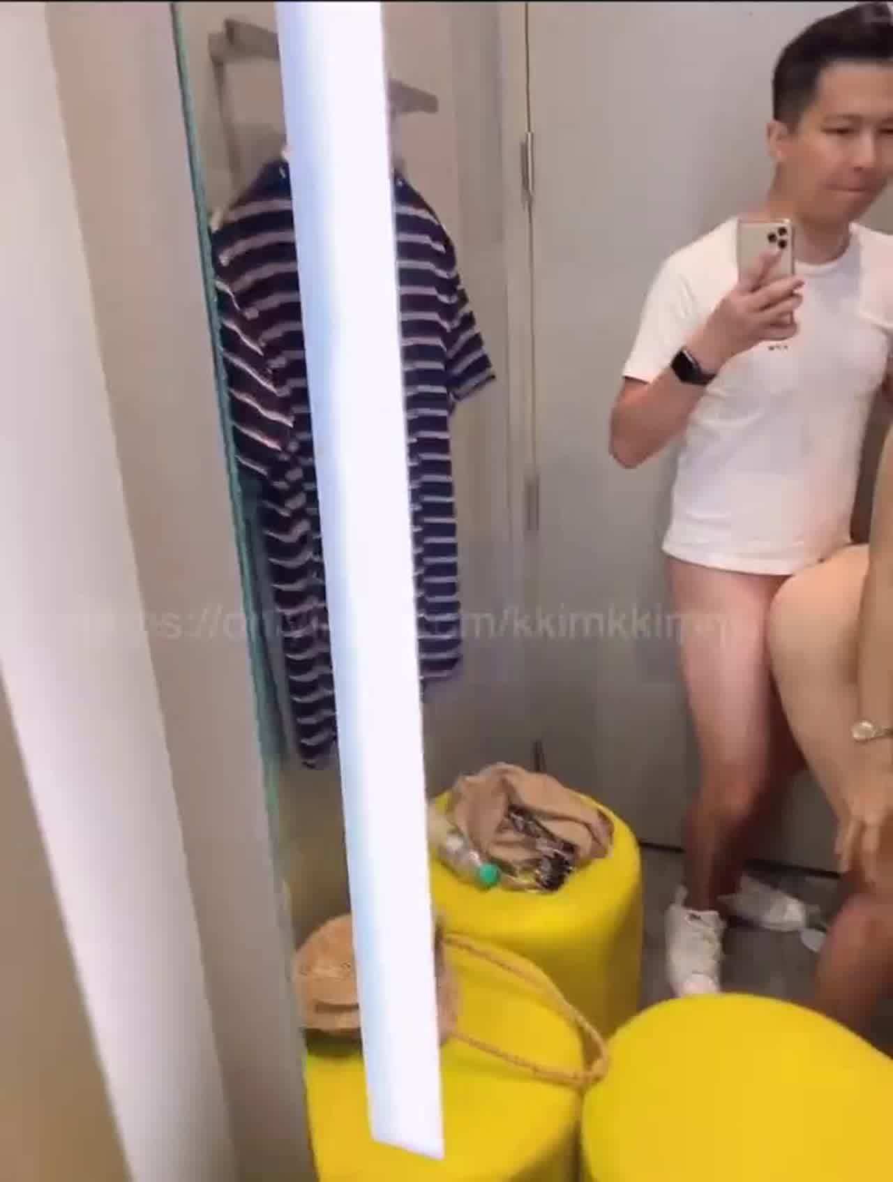  kimmy挑战商场试衣间中出 的剧照2