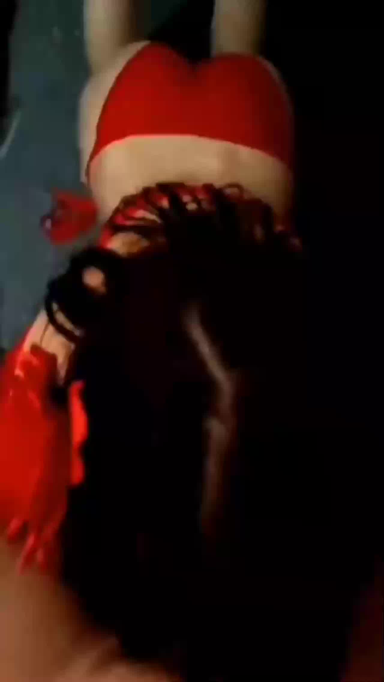  成绩优异的高材生真就什么都懂，跪在地上楚楚可怜的样子真让人受不了 的剧照2