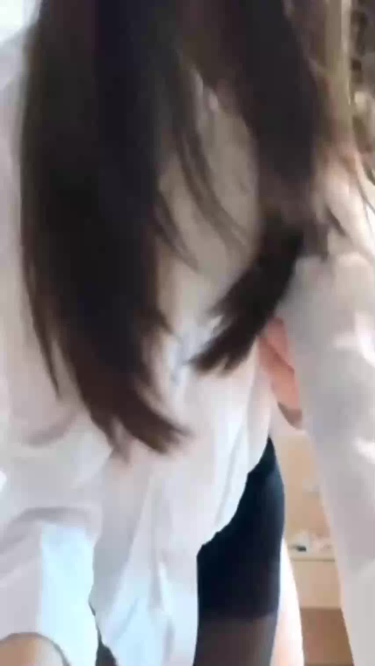  成绩优异的高材生真就什么都懂，跪在地上楚楚可怜的样子真让人受不了 的剧照7