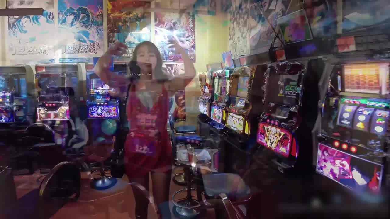  Naomi 打小钢珠时女友想爱爱 的剧照9