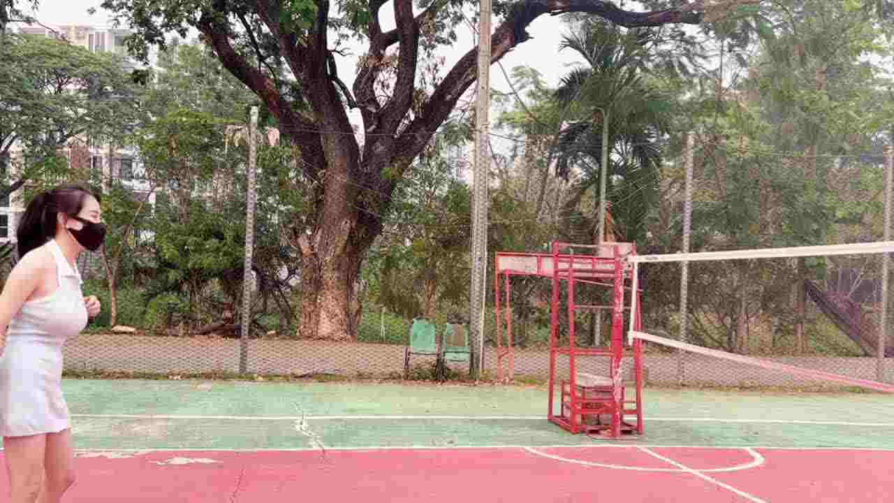  三月樱花 羽毛球女教练 性爱培训班 的剧照6