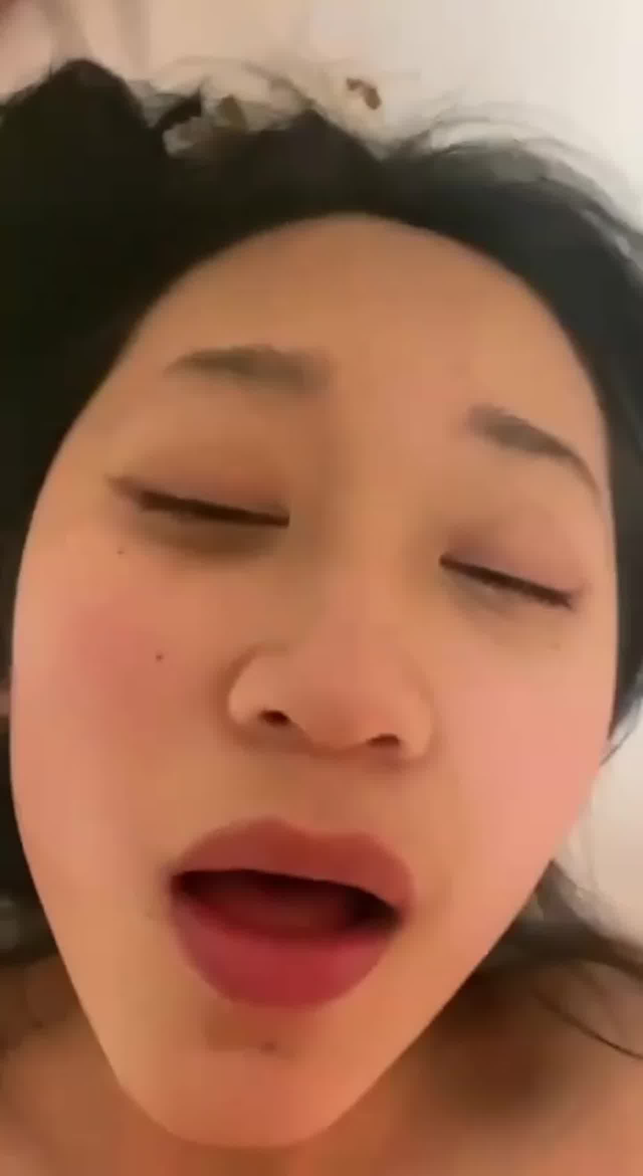  床上功夫很好的母狗 的剧照5