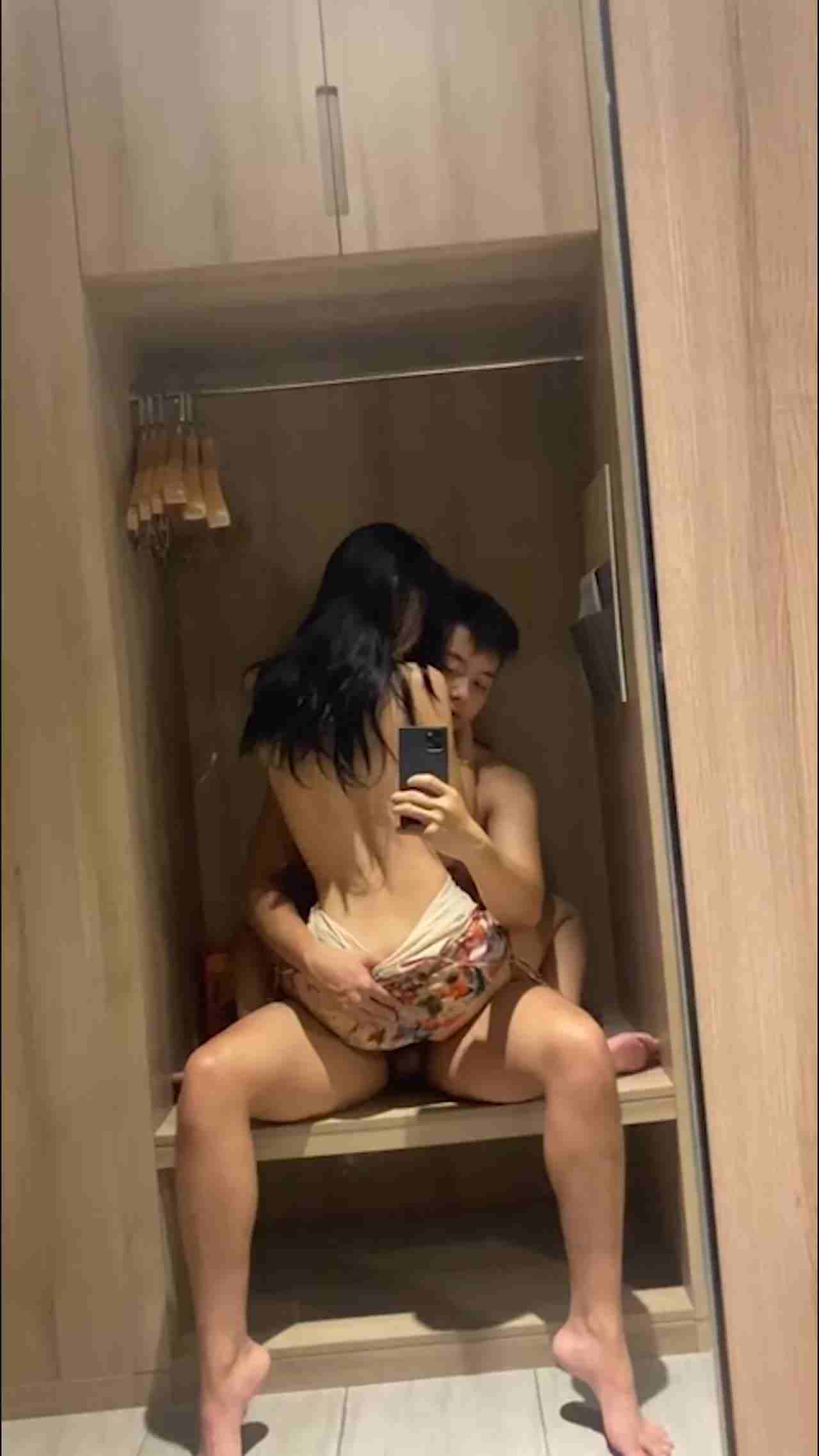  跟小姐姐们激战百回合 的剧照2