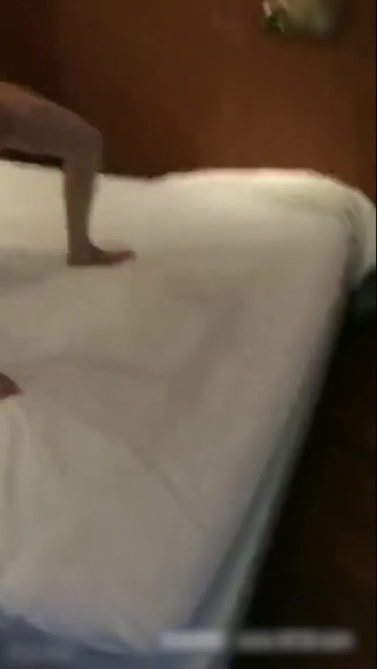  酒店爆艹体校职业体操美女运动员 一字马插入 插的很深1 的剧照1