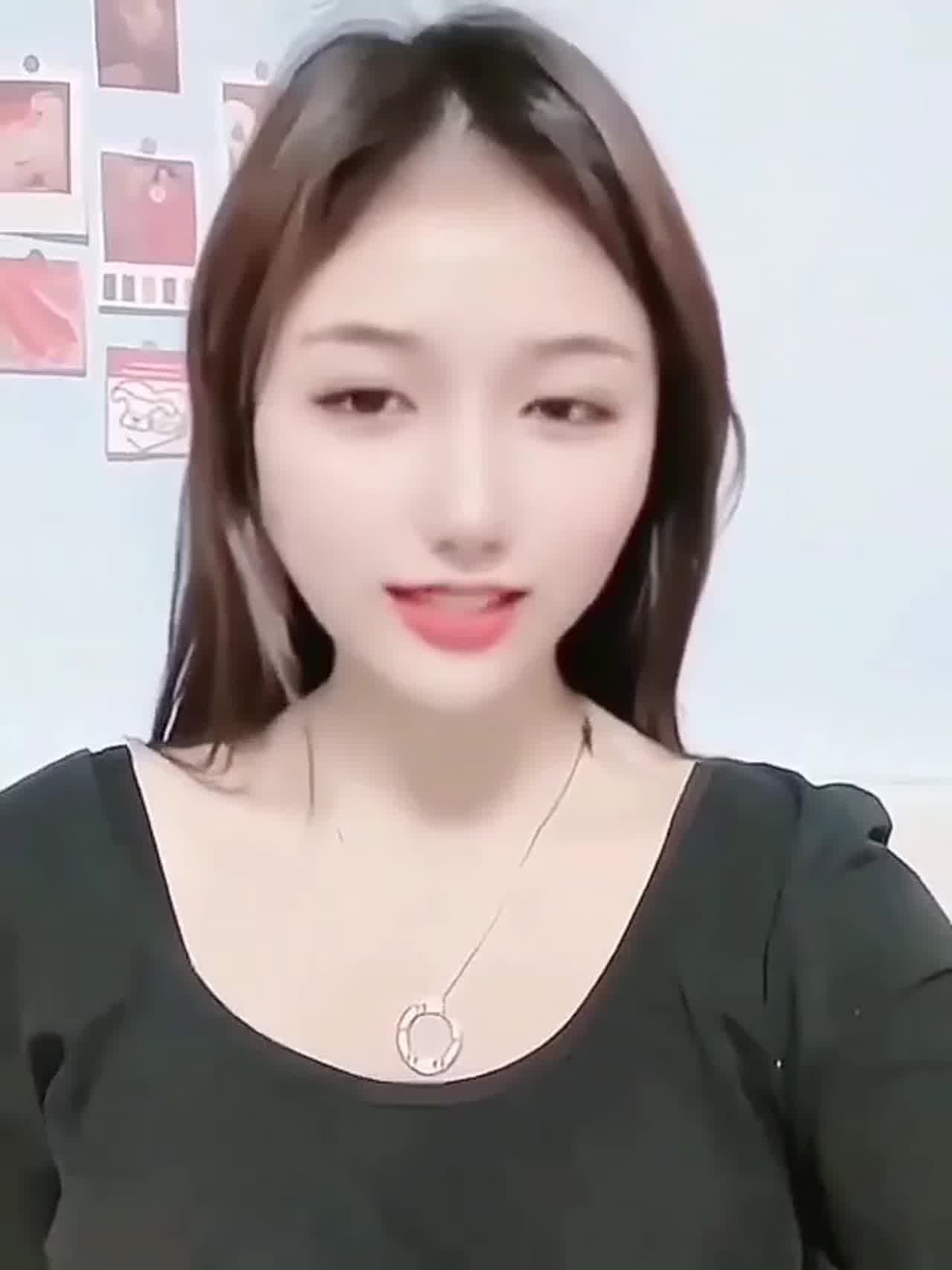  安琪来了～各位哥哥们可以多多关注我唷 的剧照6