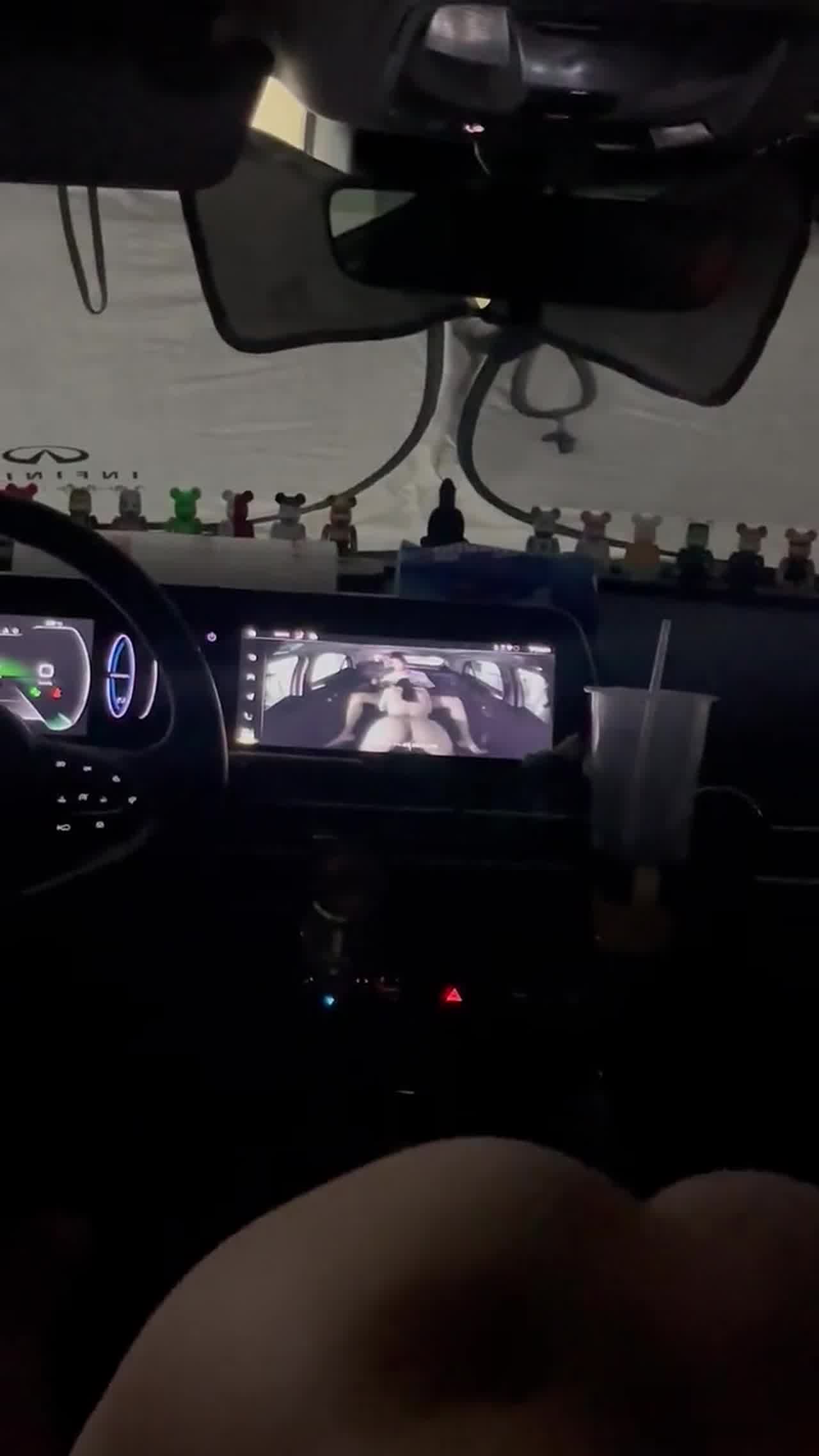  好个车震口活！等不到饭店就开始操了都 的剧照4