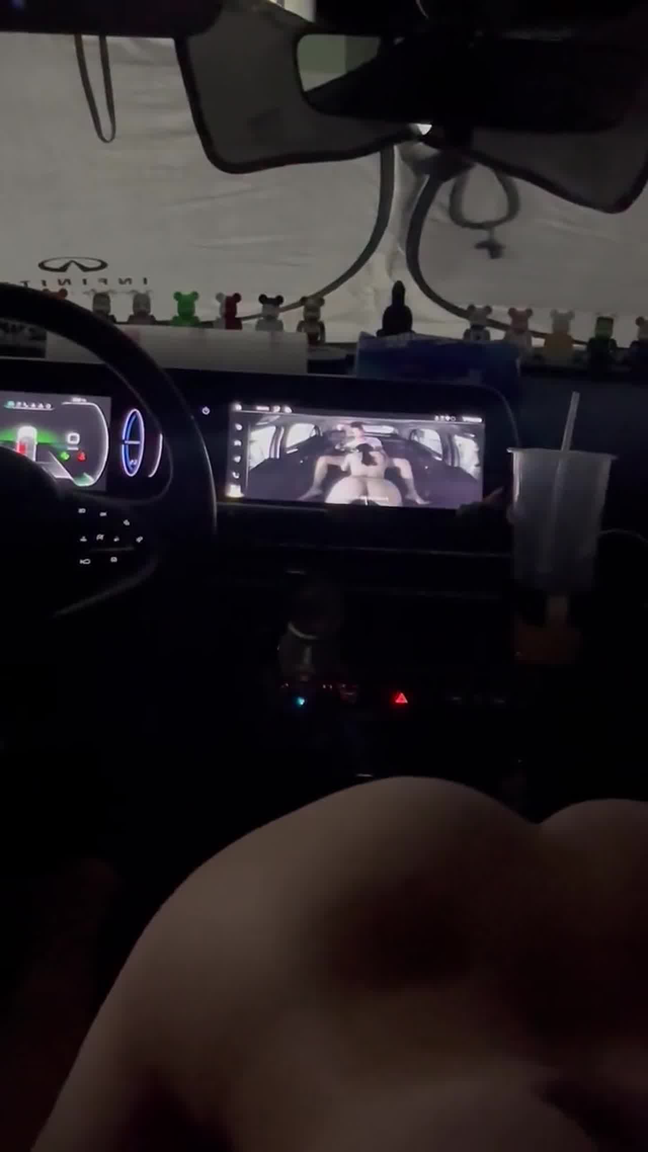  好个车震口活！等不到饭店就开始操了都 的剧照6