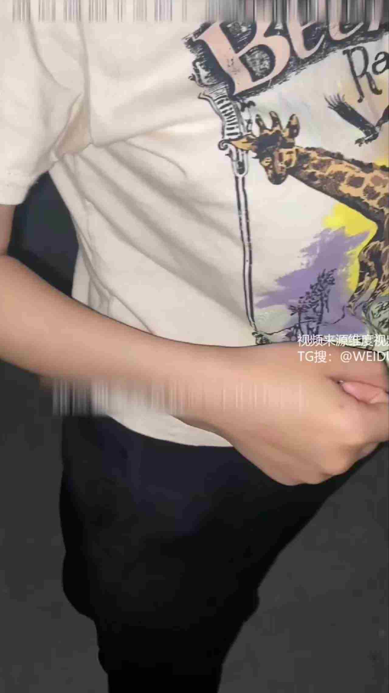  楼管别看监视器，有人在楼梯间打炮啊！ 的剧照10