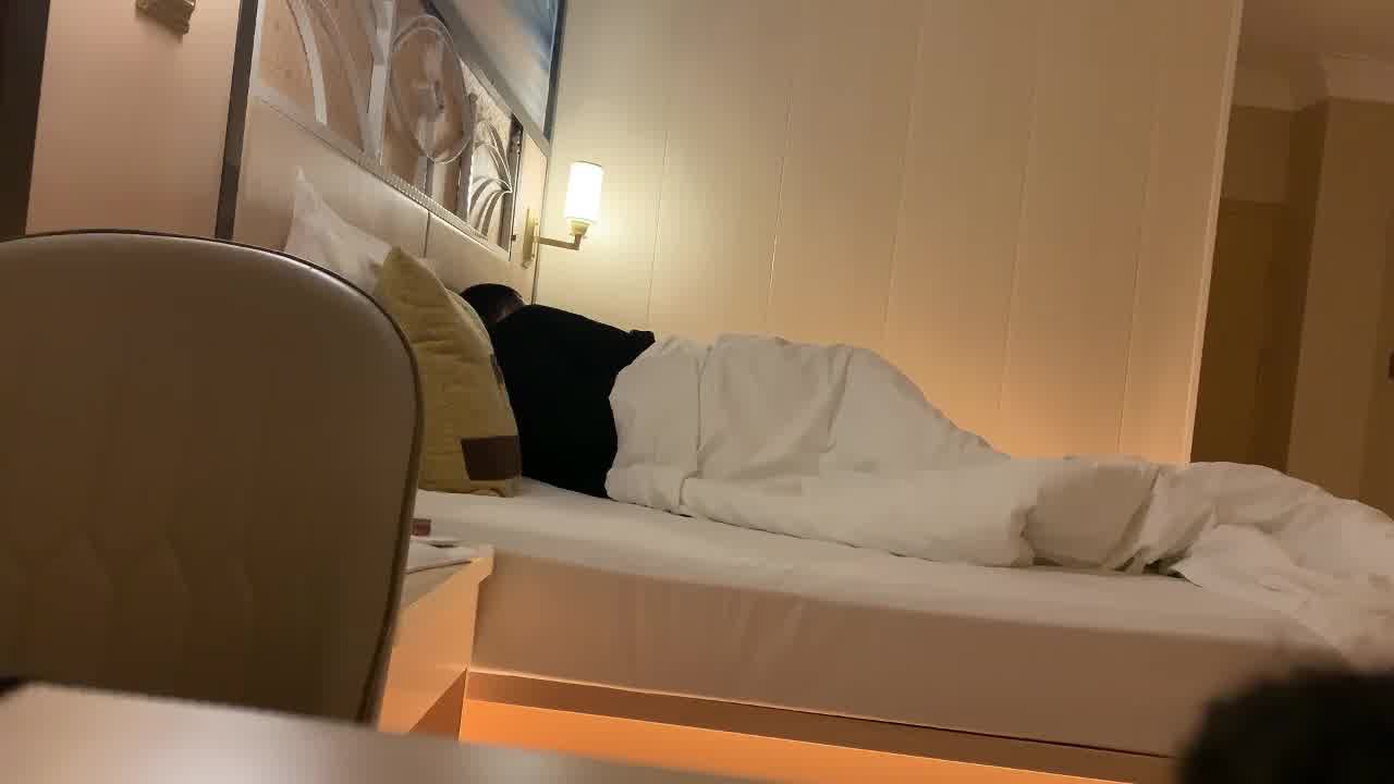  自购推特约炮大神-我操，你他妈时候把裤子脱了啊？真实强推黄头发的妹妹，各种姿势超暴力的插入 的剧照3