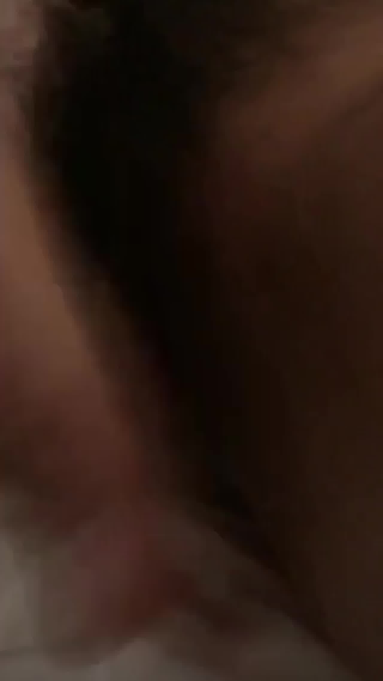  3P美甲店小少妇聊天高冷上床喷水 的剧照2