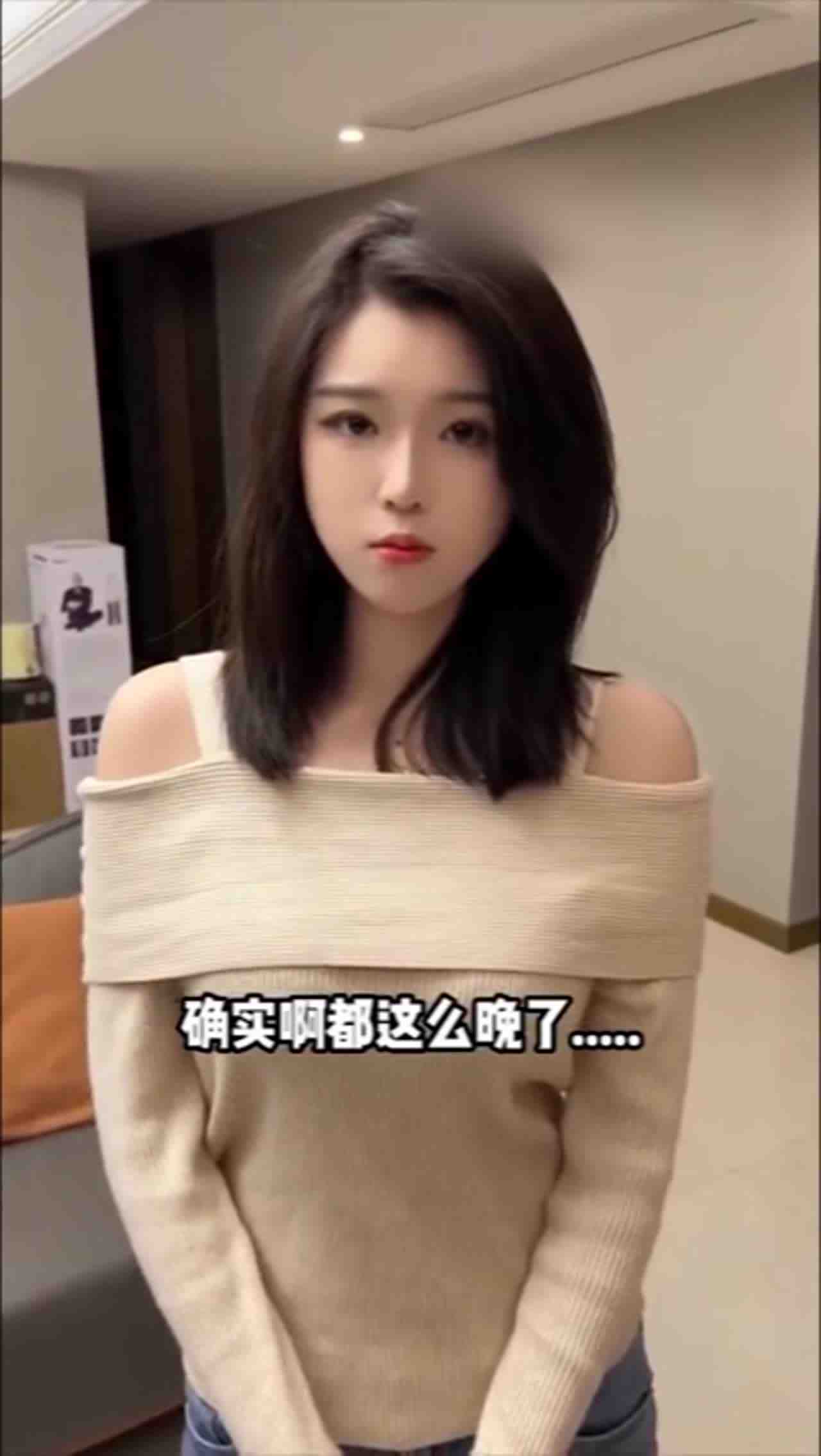  留宿疏通OL同事正妹，前后两个姐姐我都爱。 的剧照3