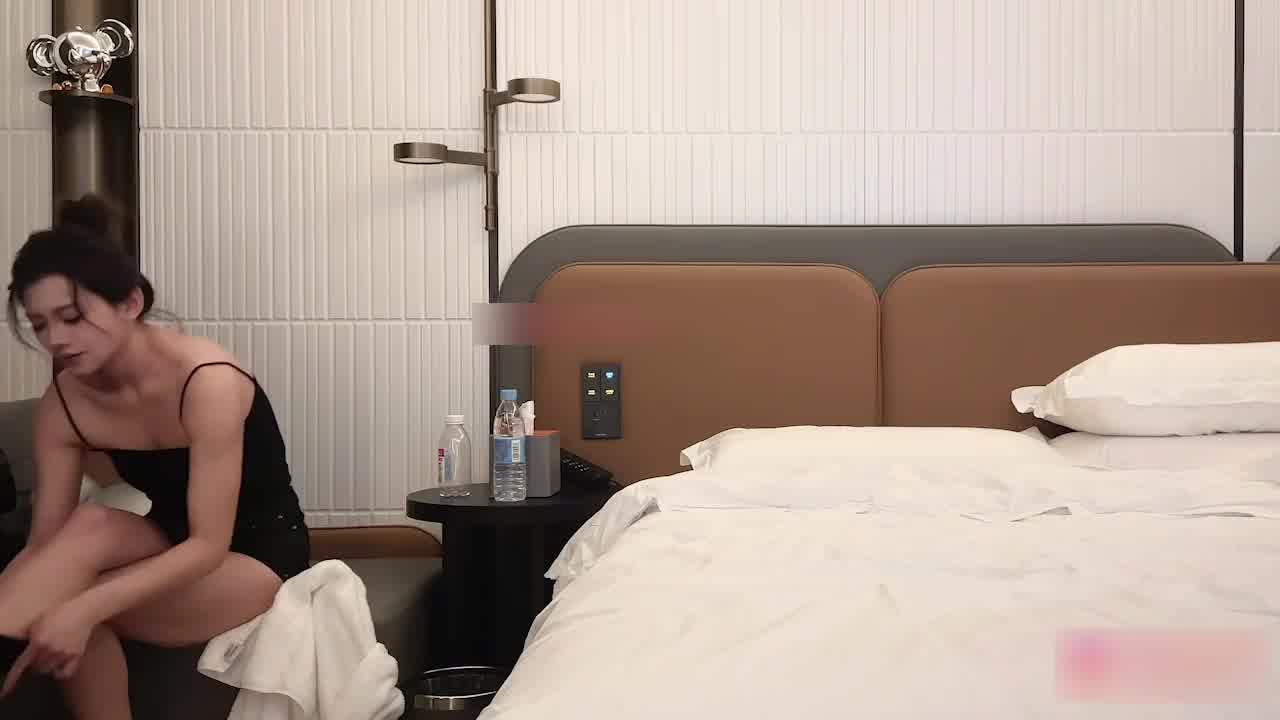  【3k体验王思聪的快乐！神似张予曦的鸡】这长得跟张予曦简直一个模子刻出来啊，只要3k就能约 的剧照7