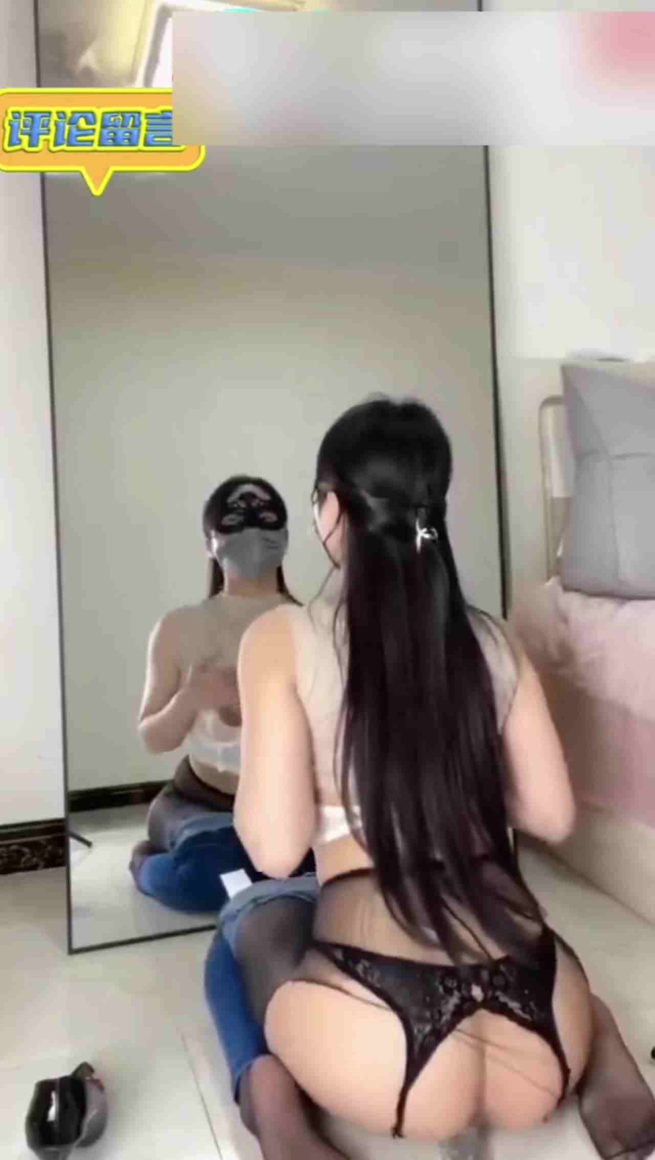  紧身牛仔裤 撕破黑丝 这个少妇太骚啦 的剧照5