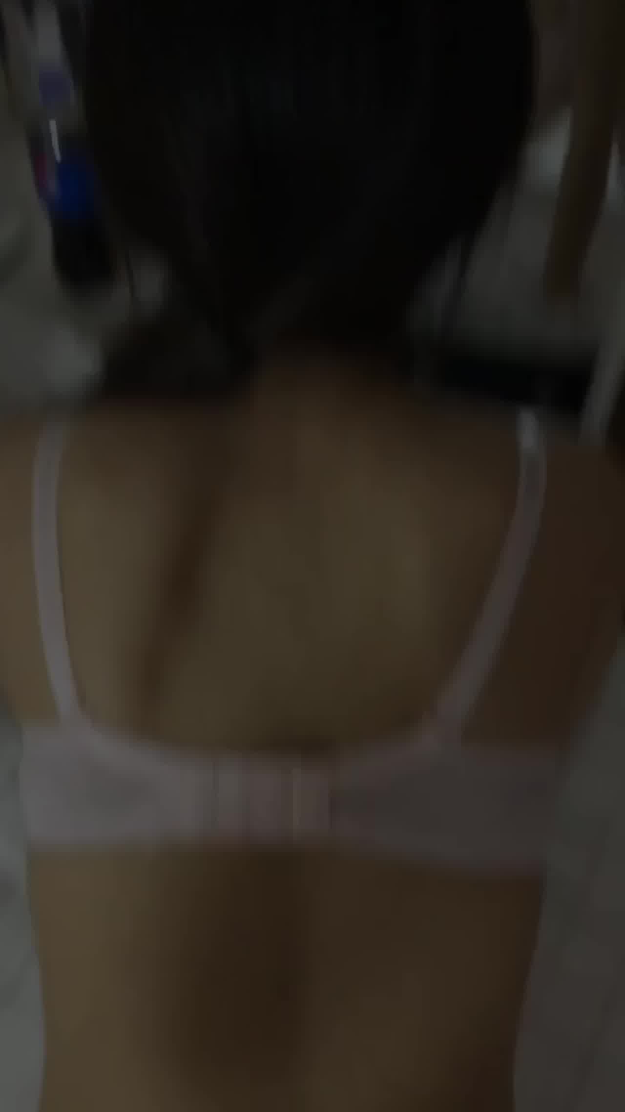  小女友性欲太强每天都求欢 的剧照7