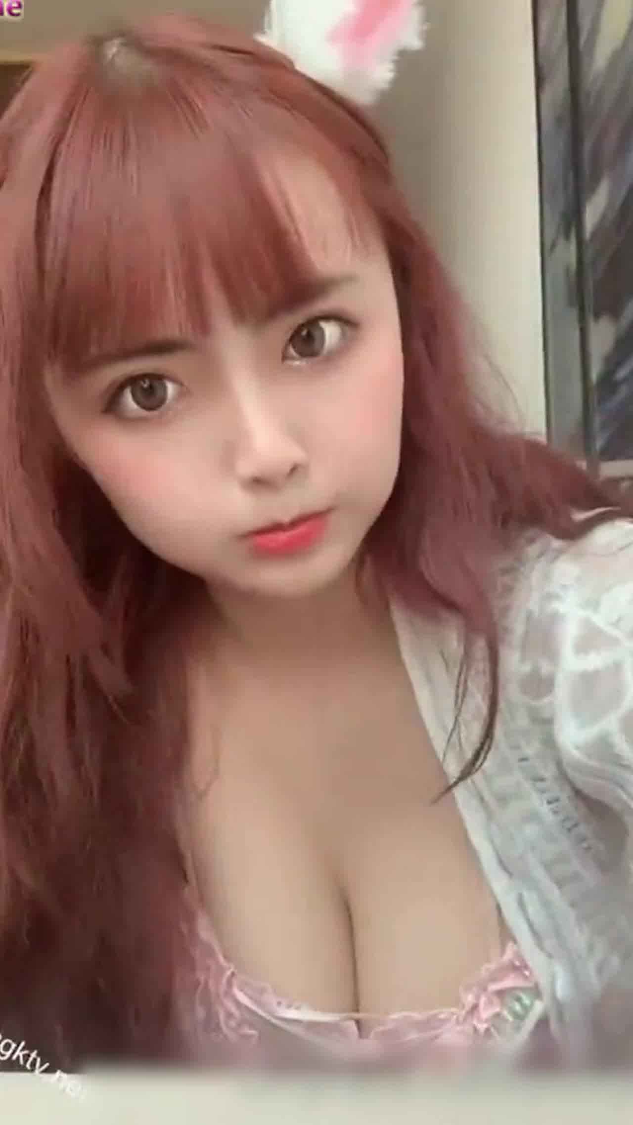  COS清凉写真粉丝露奶直播 的剧照6