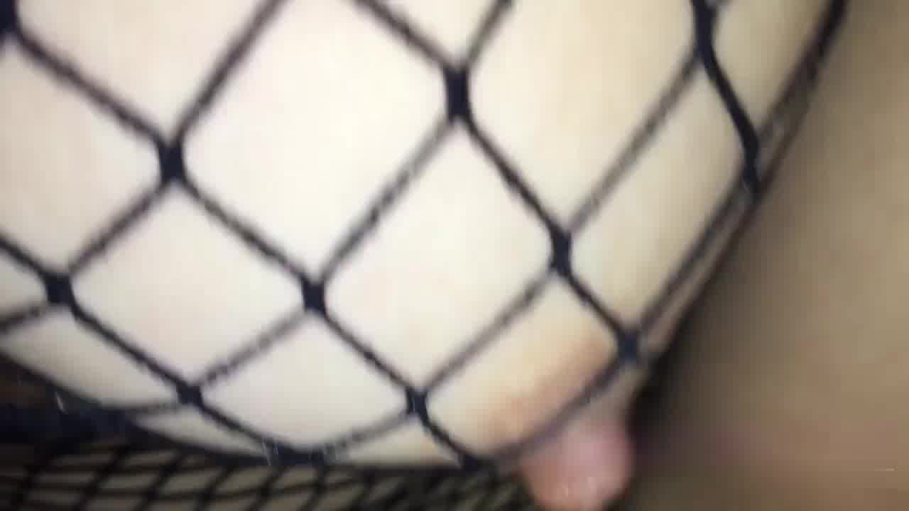  办公室禁断之恋!!狂握肉棒口爆后换上情趣睡衣继续爽 的剧照2