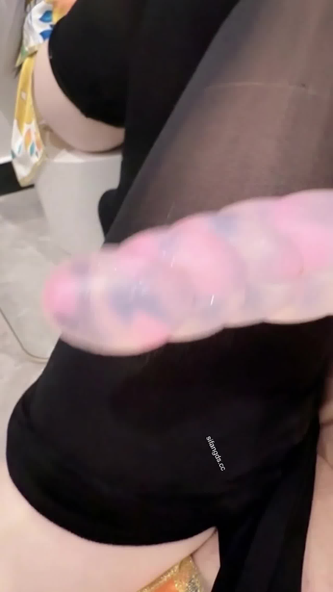  小罗莉自慰给你看 的剧照3