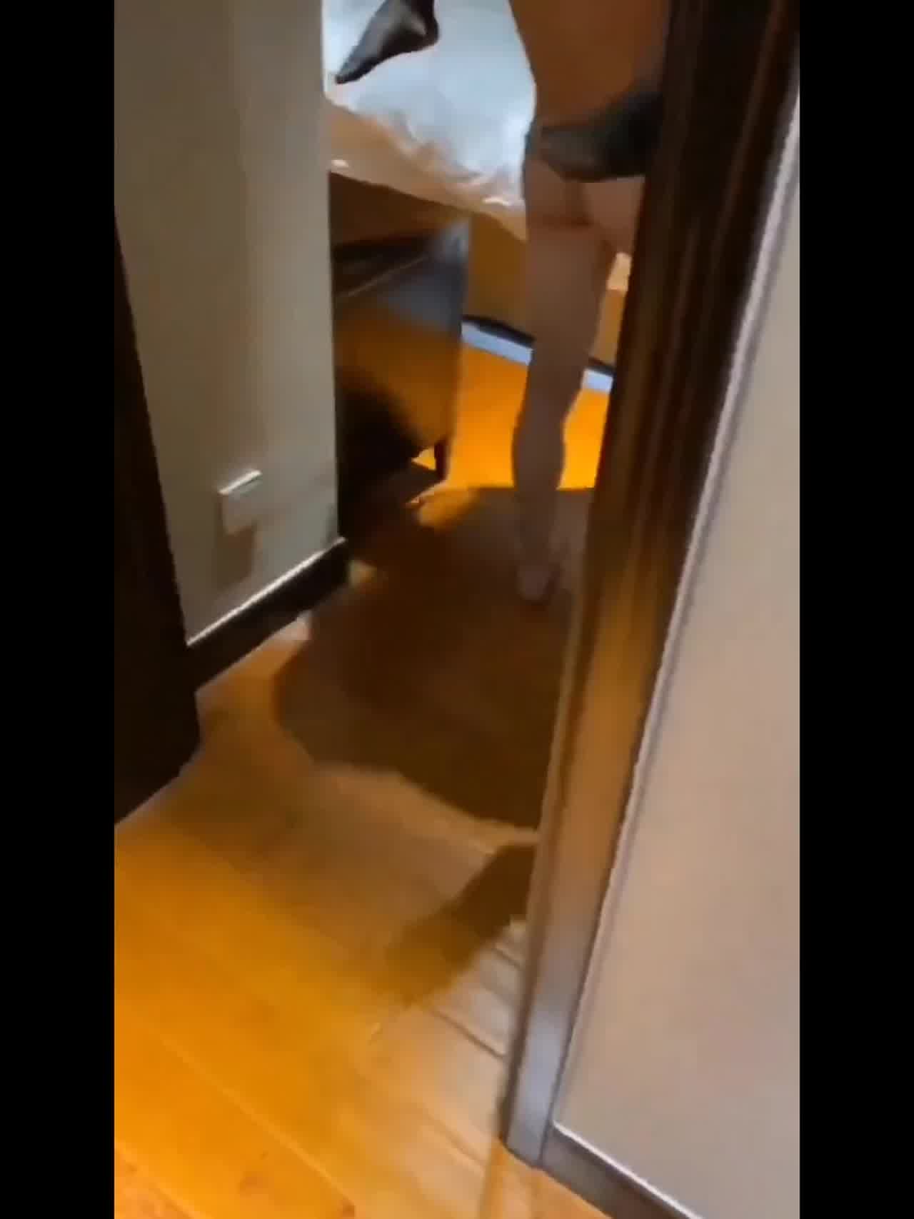  足交撸管干她三步搞到胃 的剧照3